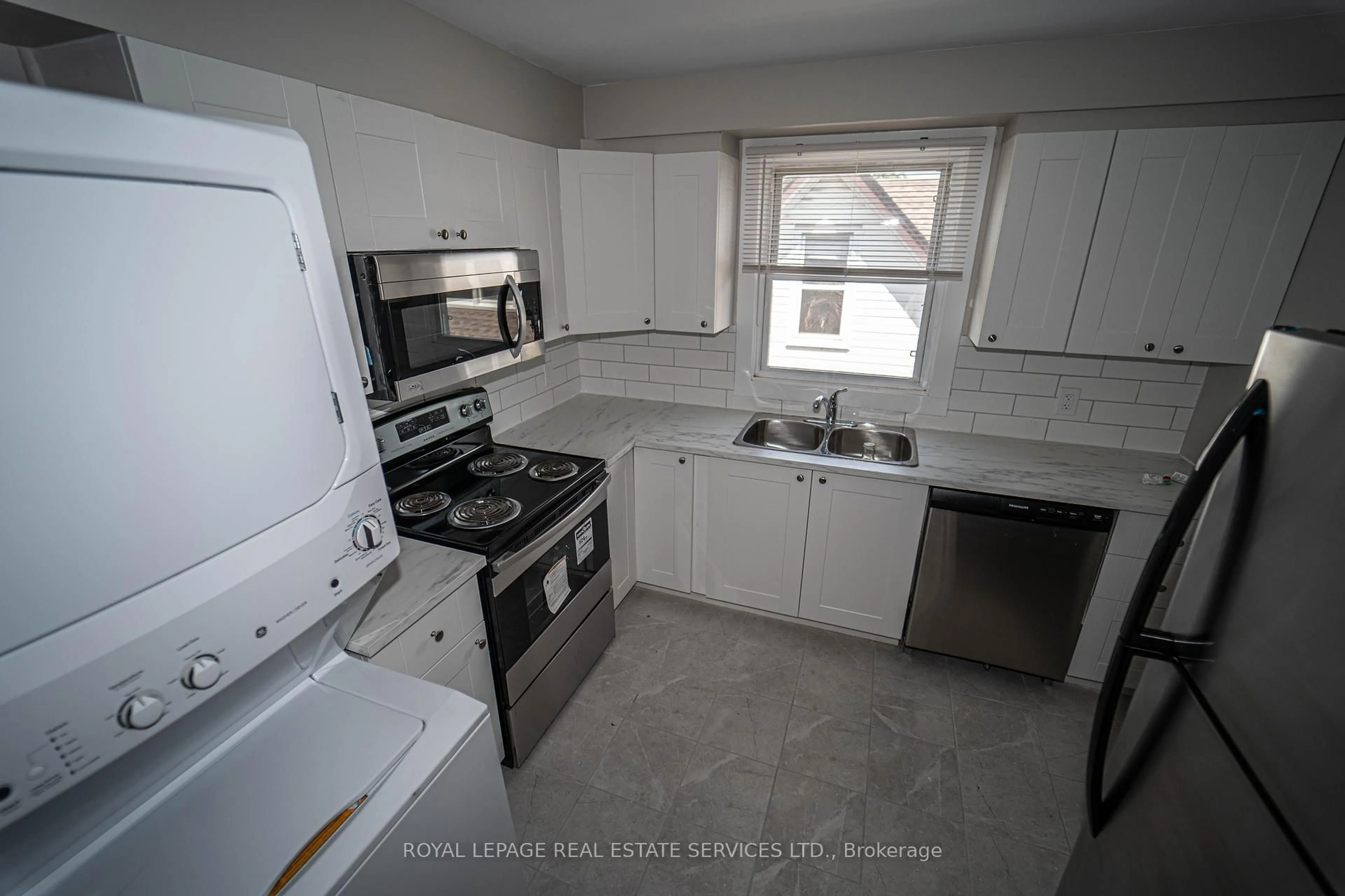 Standard kitchen, unknown for 8 BRUCE St, St. Catharines Ontario L2R 5S6