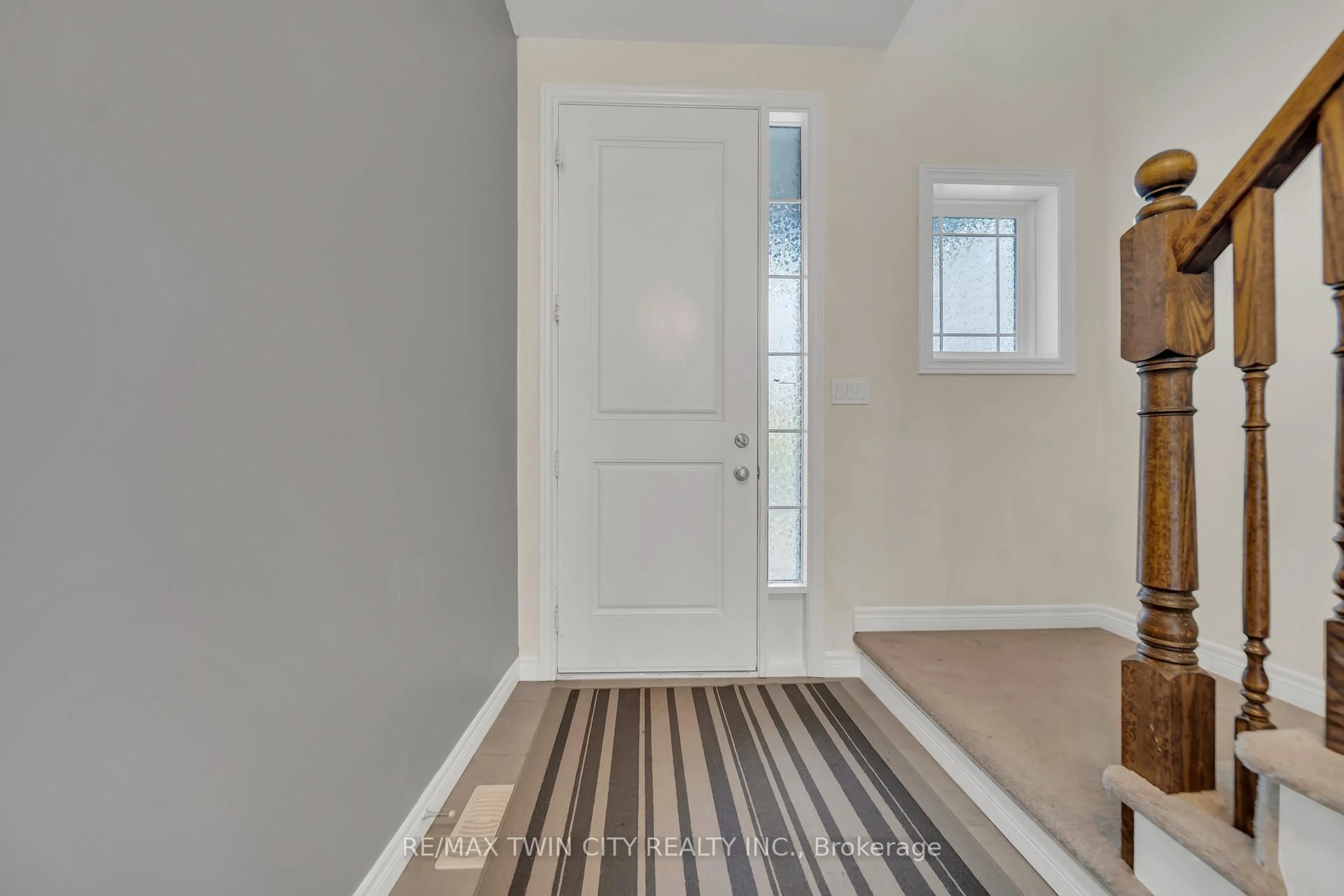 Indoor entryway for 190 Eden Oak Tr, Kitchener Ontario N2H 0H6