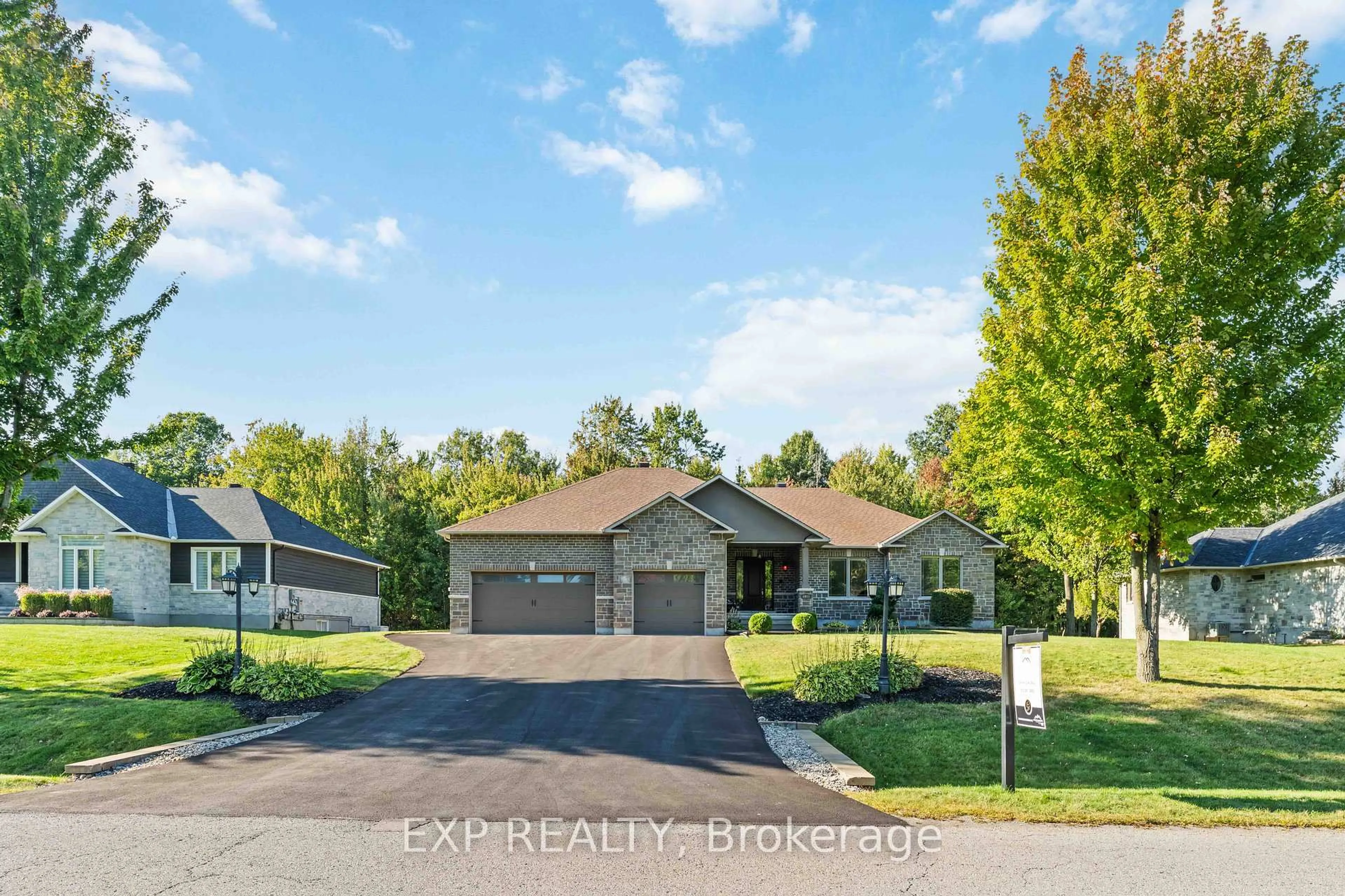 A pic from outside/outdoor area/front of a property/back of a property/a pic from drone, street for 6805 Pebble Trail Way, Ottawa Ontario K4P 0B7
