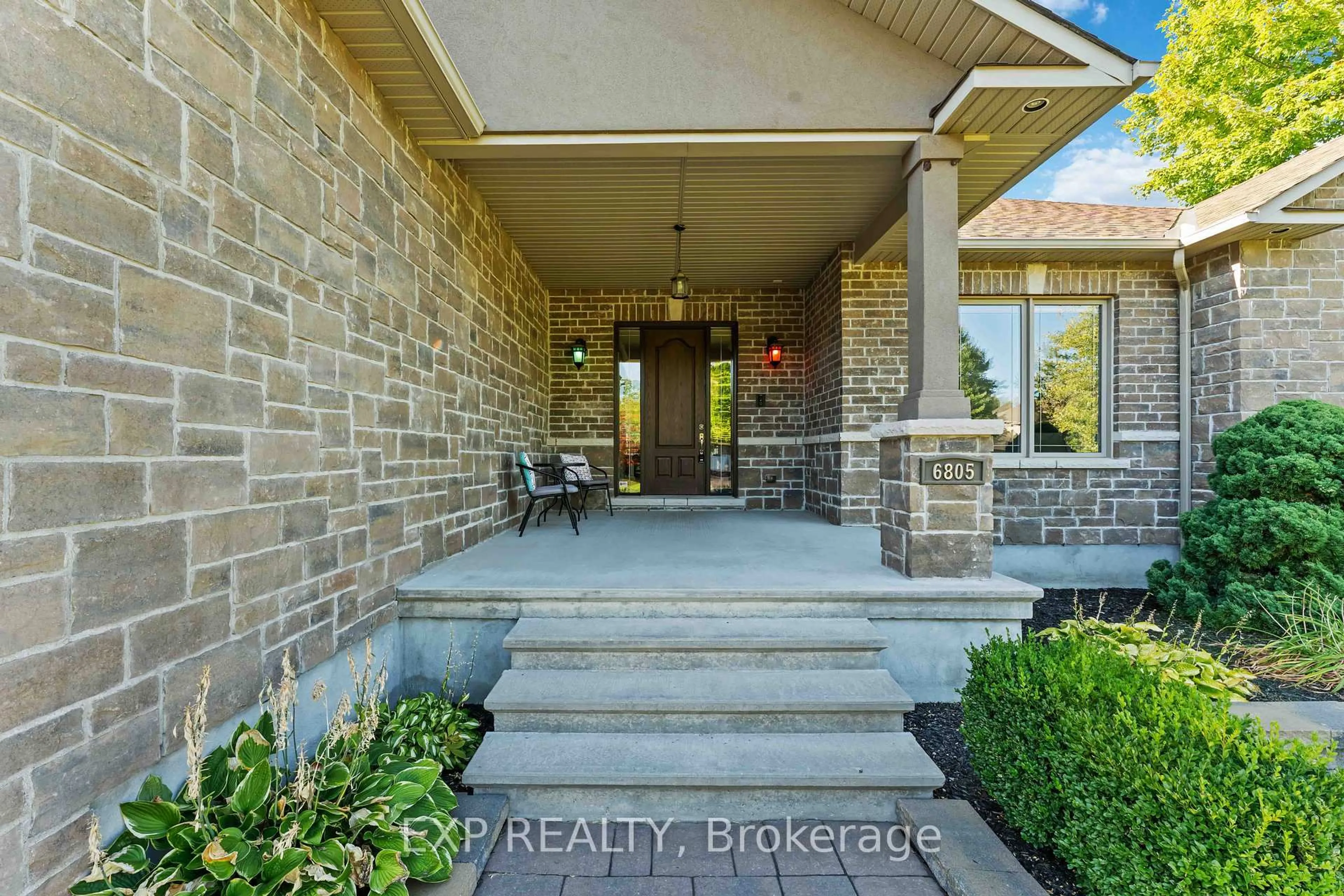 Indoor entryway for 6805 Pebble Trail Way, Ottawa Ontario K4P 0B7