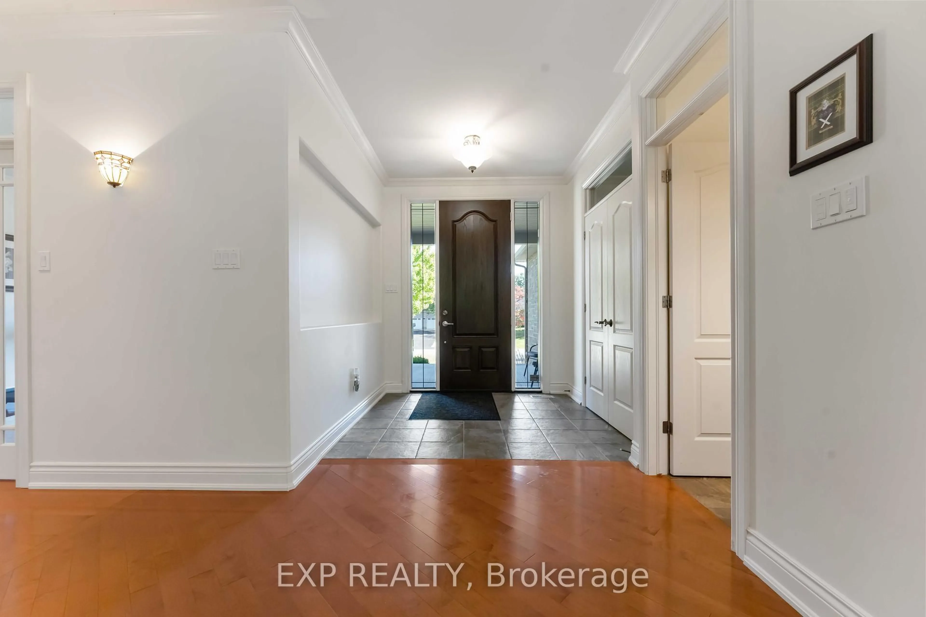 Indoor entryway for 6805 Pebble Trail Way, Ottawa Ontario K4P 0B7