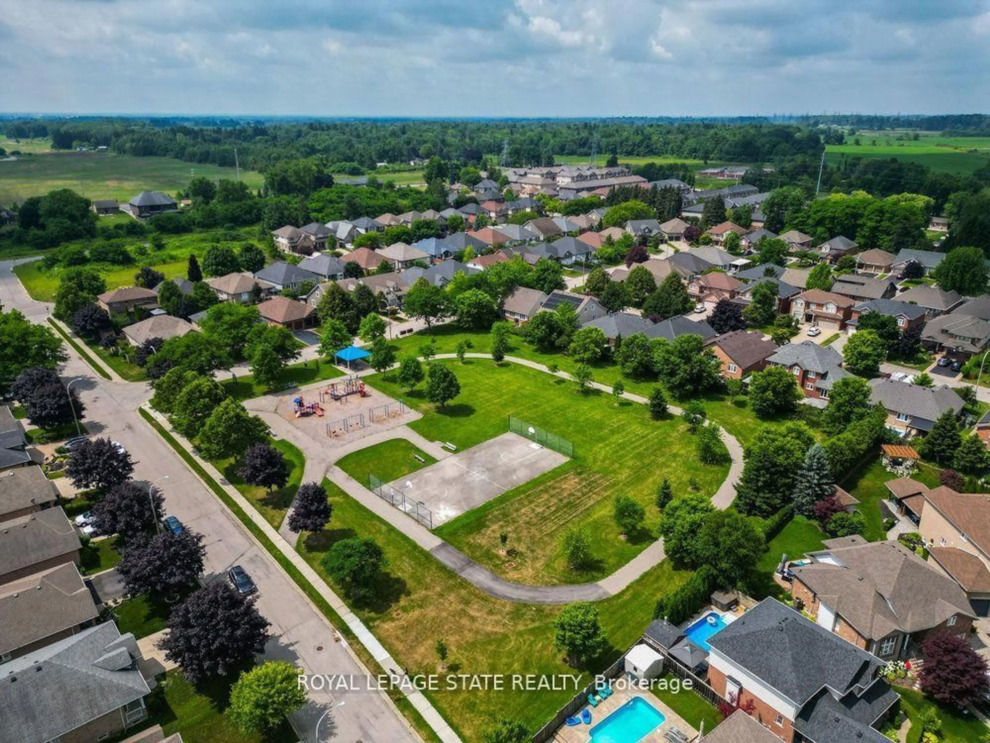 A pic from outside/outdoor area/front of a property/back of a property/a pic from drone, unknown for 42 Archer Way, Hamilton Ontario L0R 1W0
