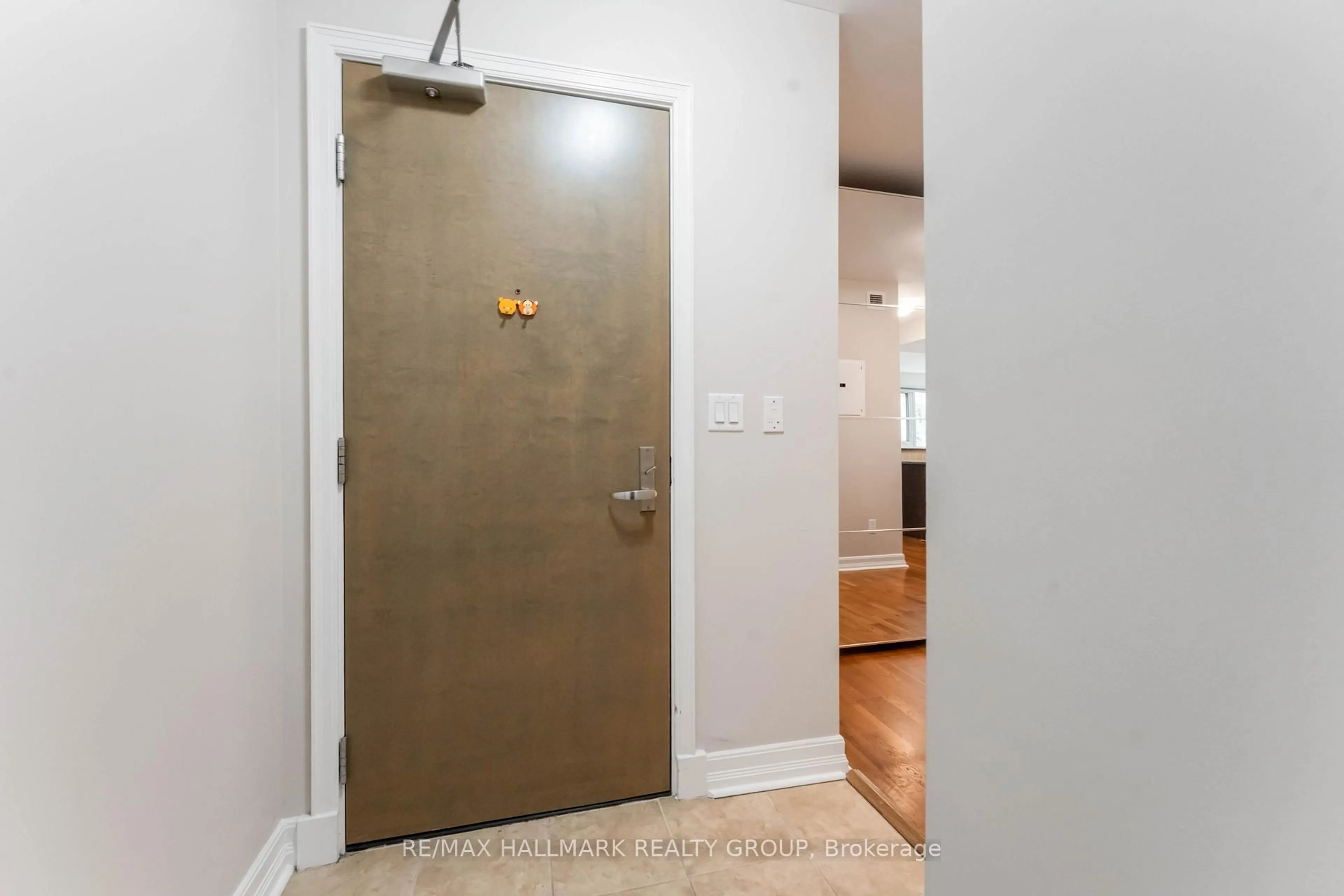 Indoor entryway for 200 Besserer St #204, Ottawa Ontario K1N 0A7