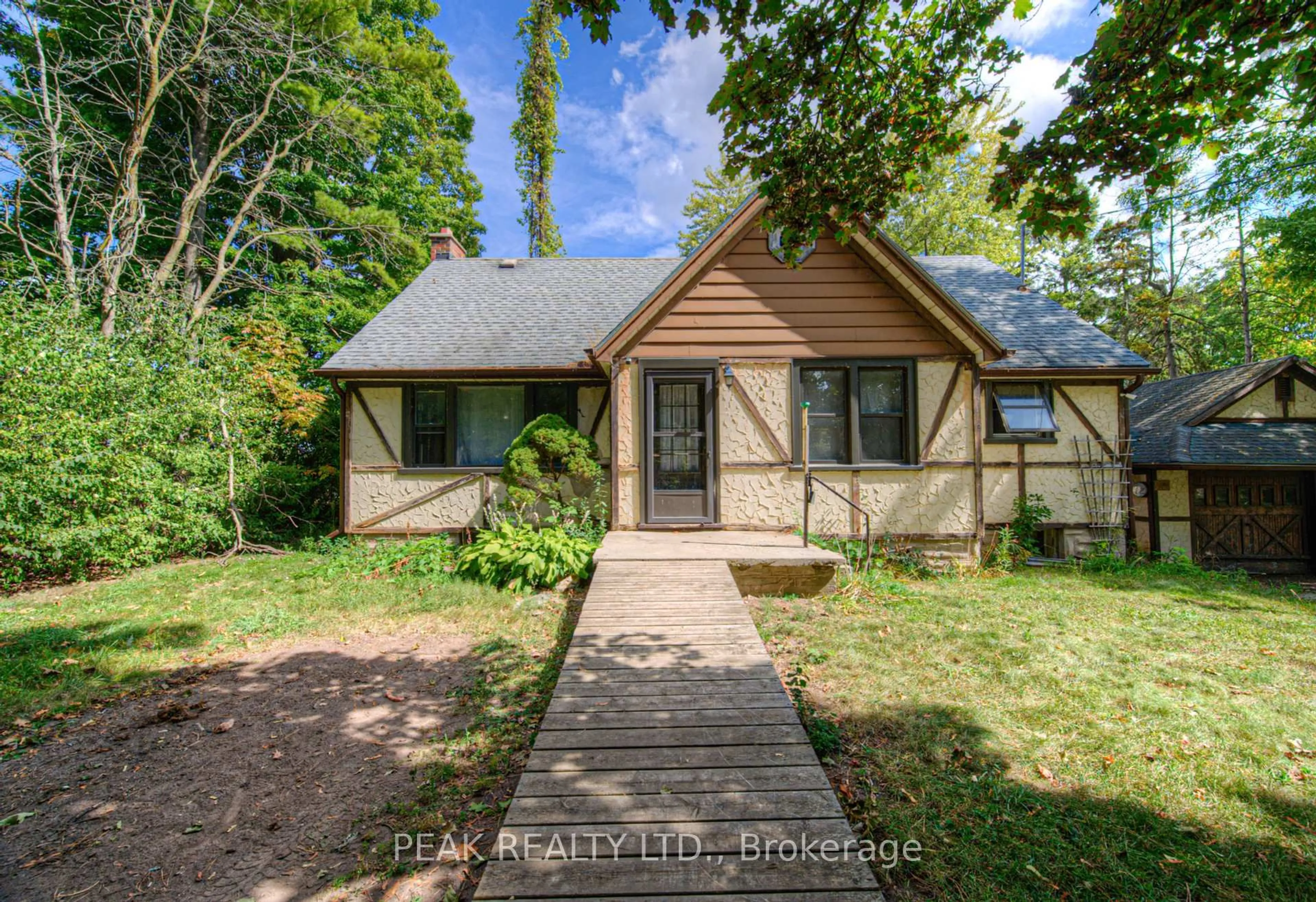 A pic from outside/outdoor area/front of a property/back of a property/a pic from drone, street for 4827 Fountain St, Cambridge Ontario N3H 4R6