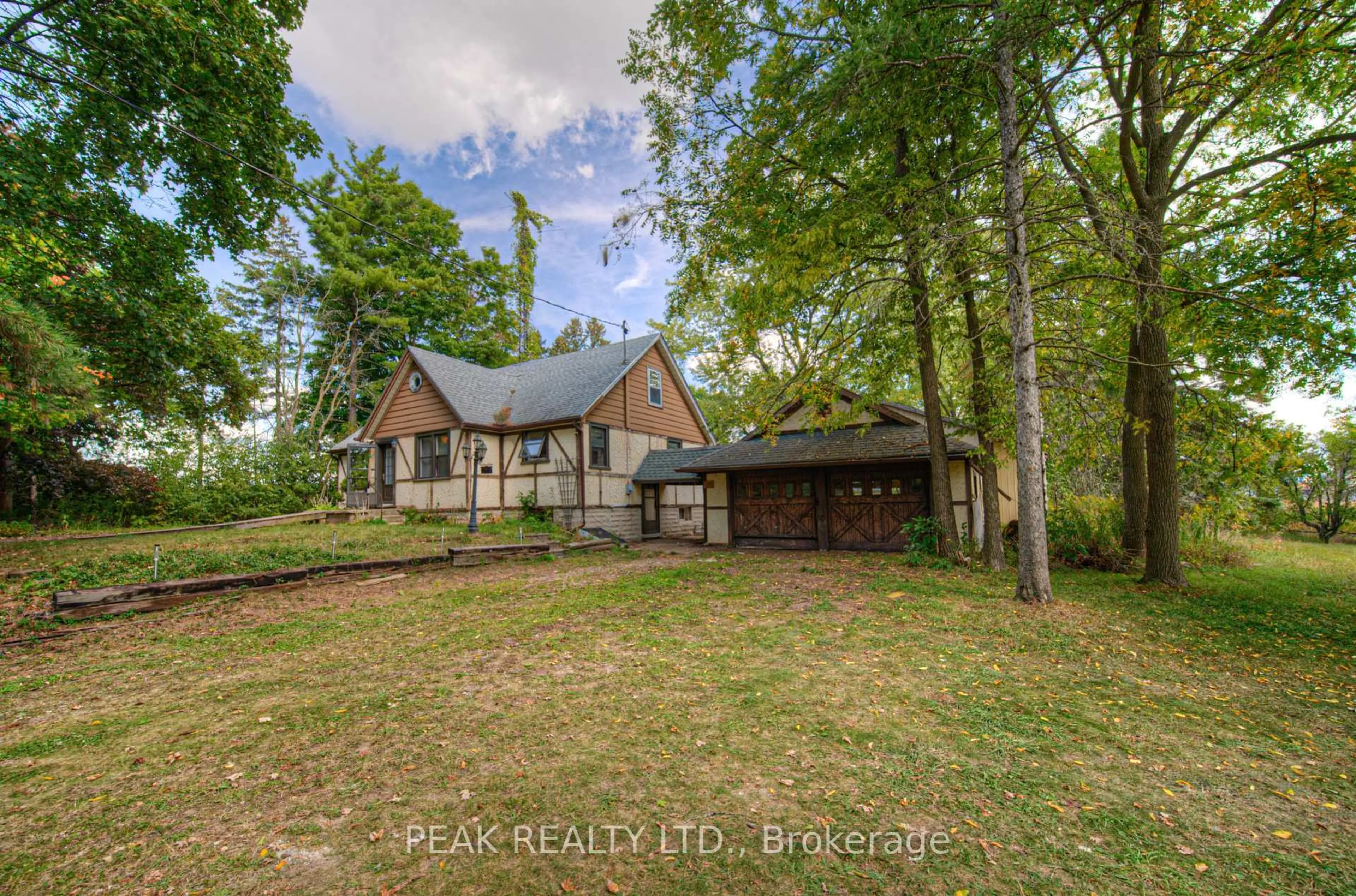 A pic from outside/outdoor area/front of a property/back of a property/a pic from drone, unknown for 4827 Fountain St, Cambridge Ontario N3H 4R6