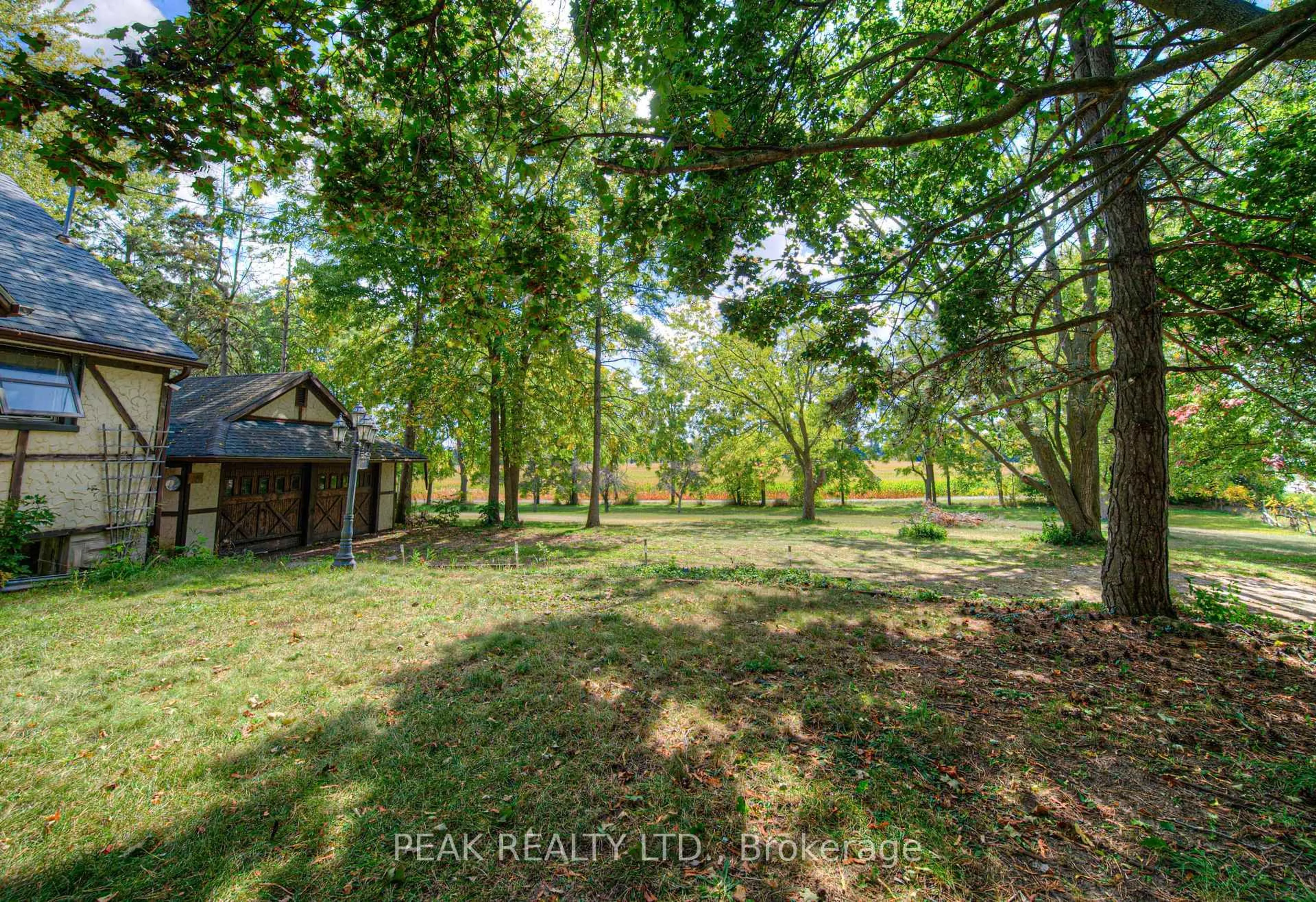 A pic from outside/outdoor area/front of a property/back of a property/a pic from drone, forest/trees view for 4827 Fountain St, Cambridge Ontario N3H 4R6