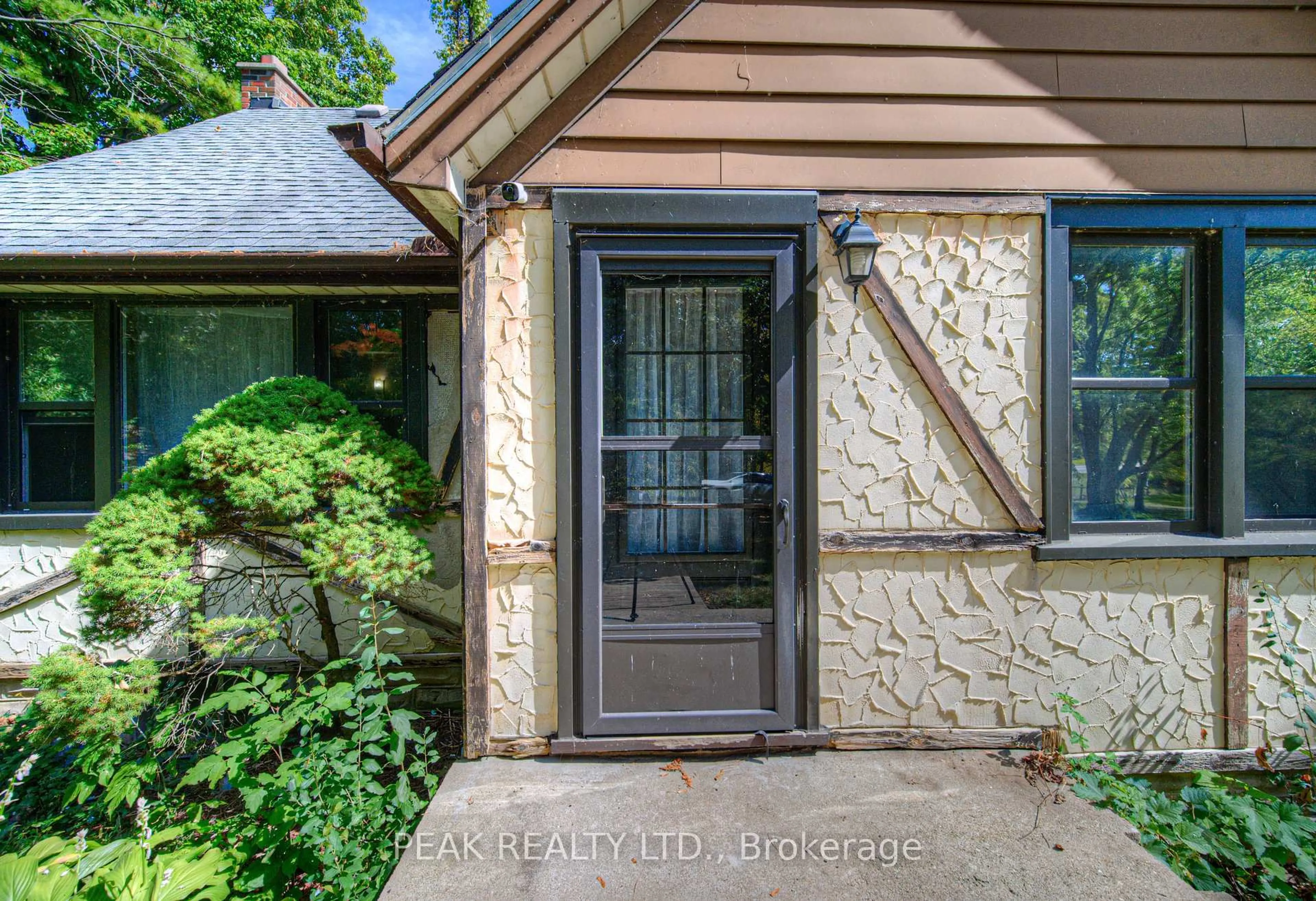Indoor entryway for 4827 Fountain St, Cambridge Ontario N3H 4R6