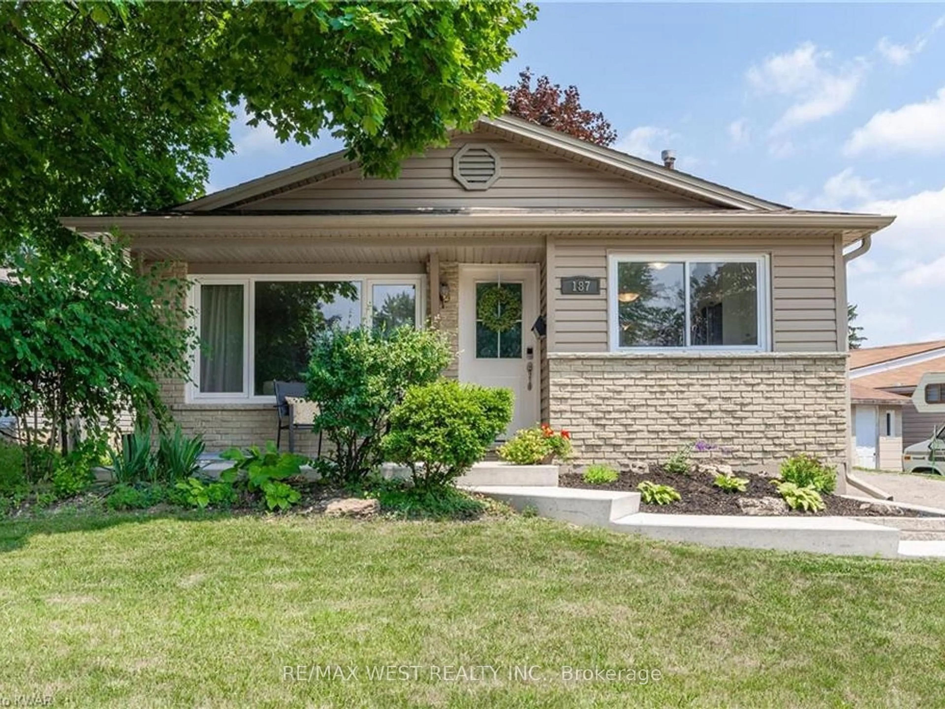 Home with brick exterior material, street for 187 Broken Oak Cres, Kitchener Ontario N2N 1N8