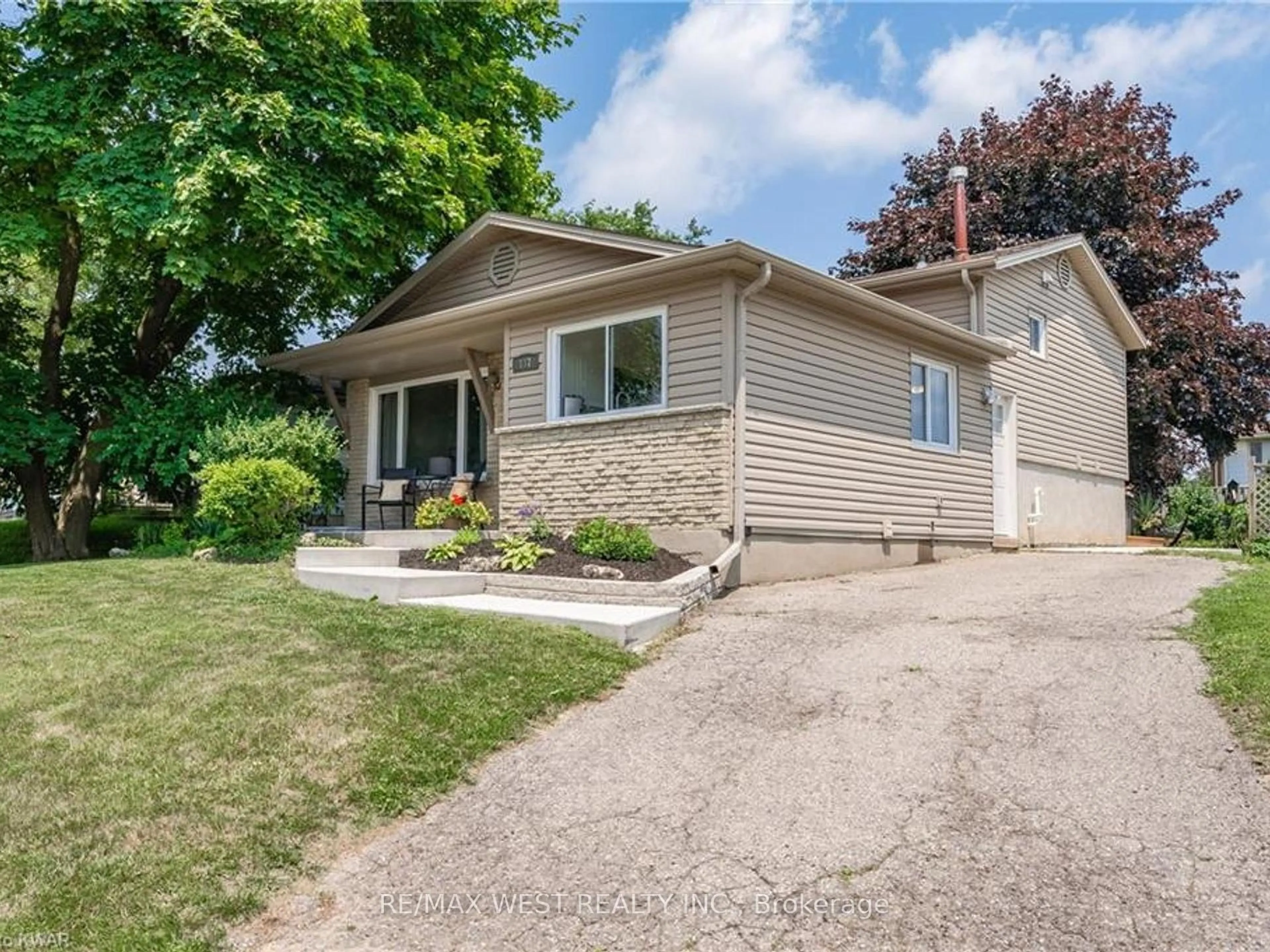Home with vinyl exterior material, street for 187 Broken Oak Cres, Kitchener Ontario N2N 1N8