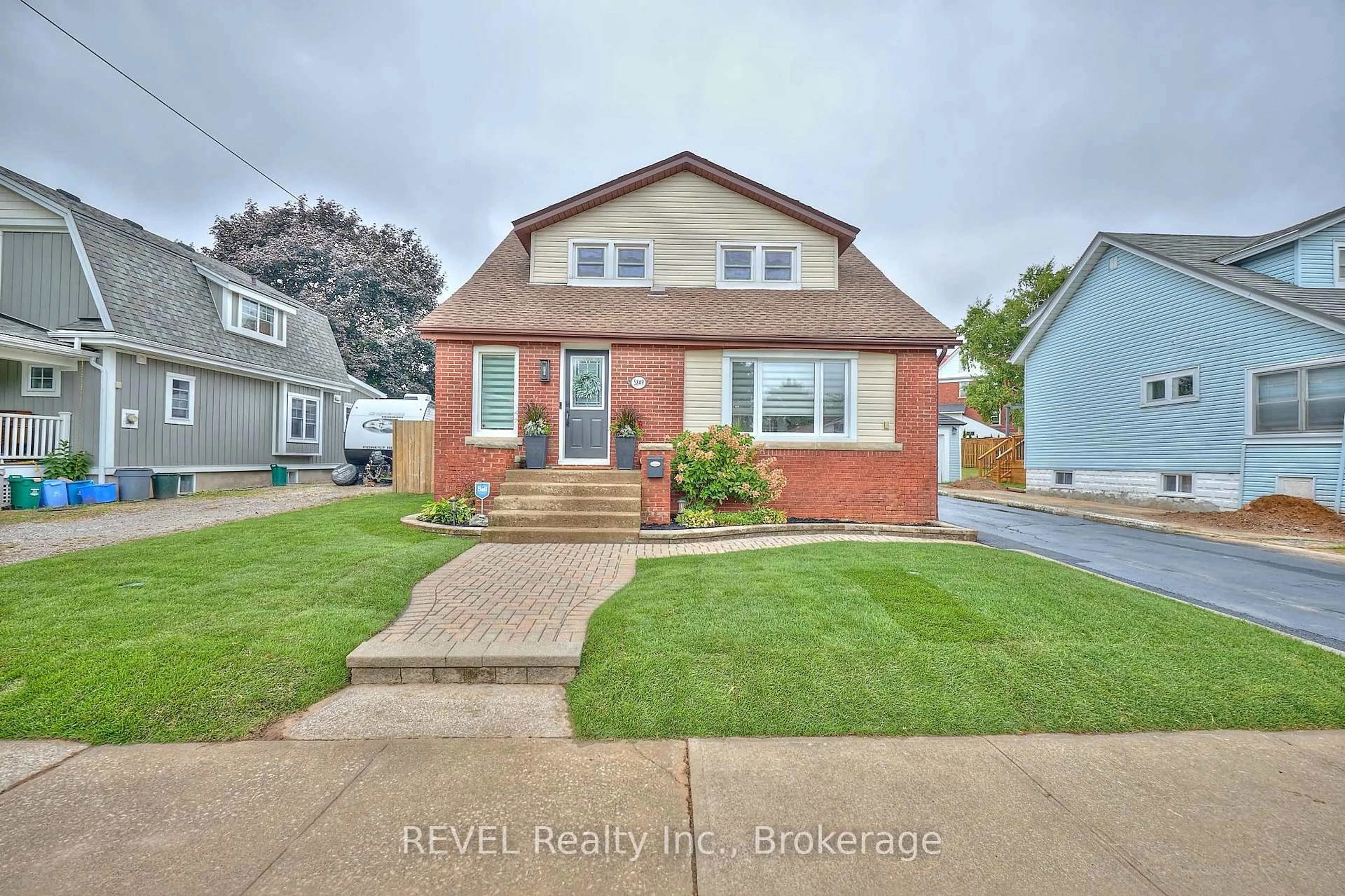 Home with brick exterior material, street for 5849 Symmes St, Niagara Falls Ontario L2G 2G4