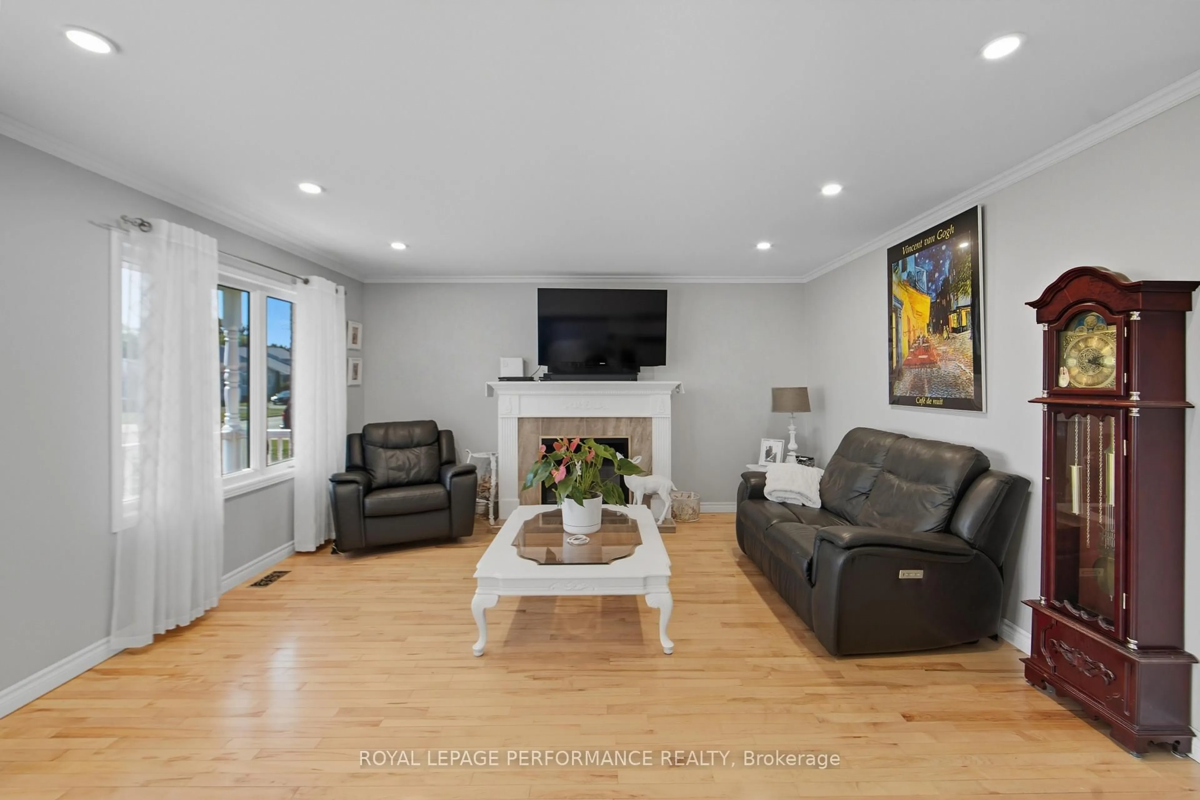Living room with furniture, unknown for 925 Royal Ave, Hawkesbury Ontario K6A 3K2