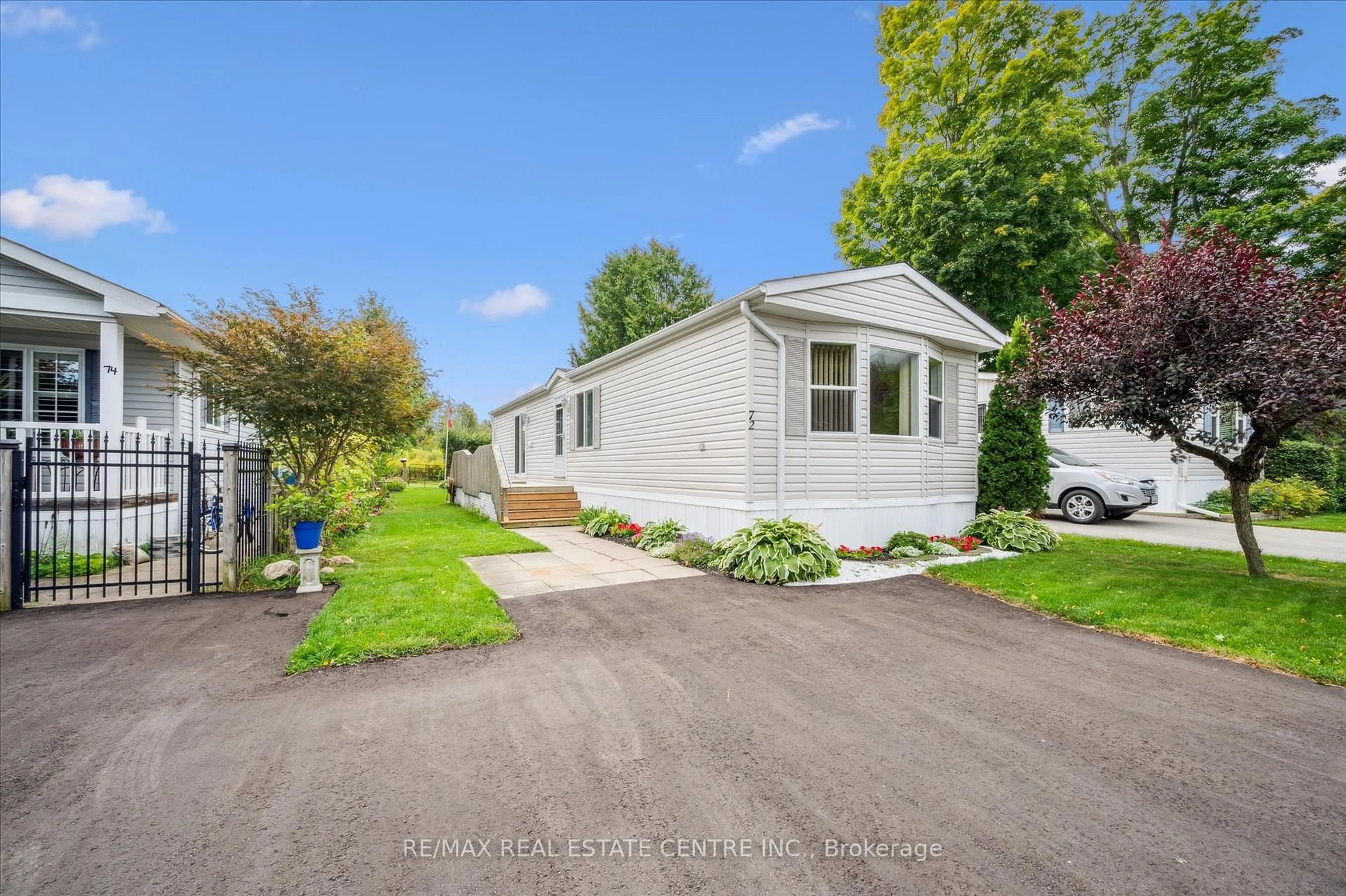 A pic from outside/outdoor area/front of a property/back of a property/a pic from drone, street for 72 Ash PVT Ave, Puslinch Ontario N0B 2J0