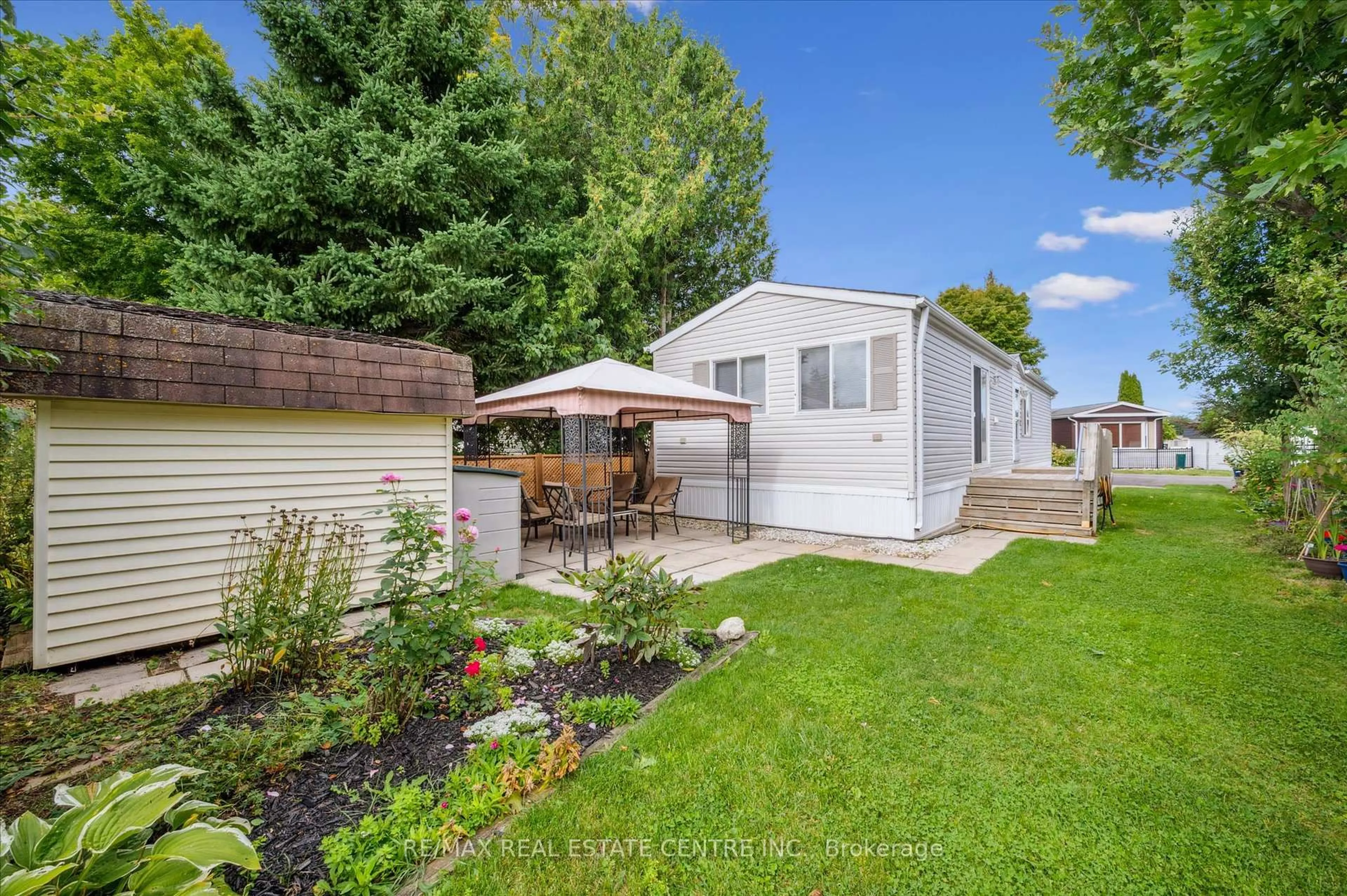 Home with vinyl exterior material, unknown for 72 Ash PVT Ave, Puslinch Ontario N0B 2J0