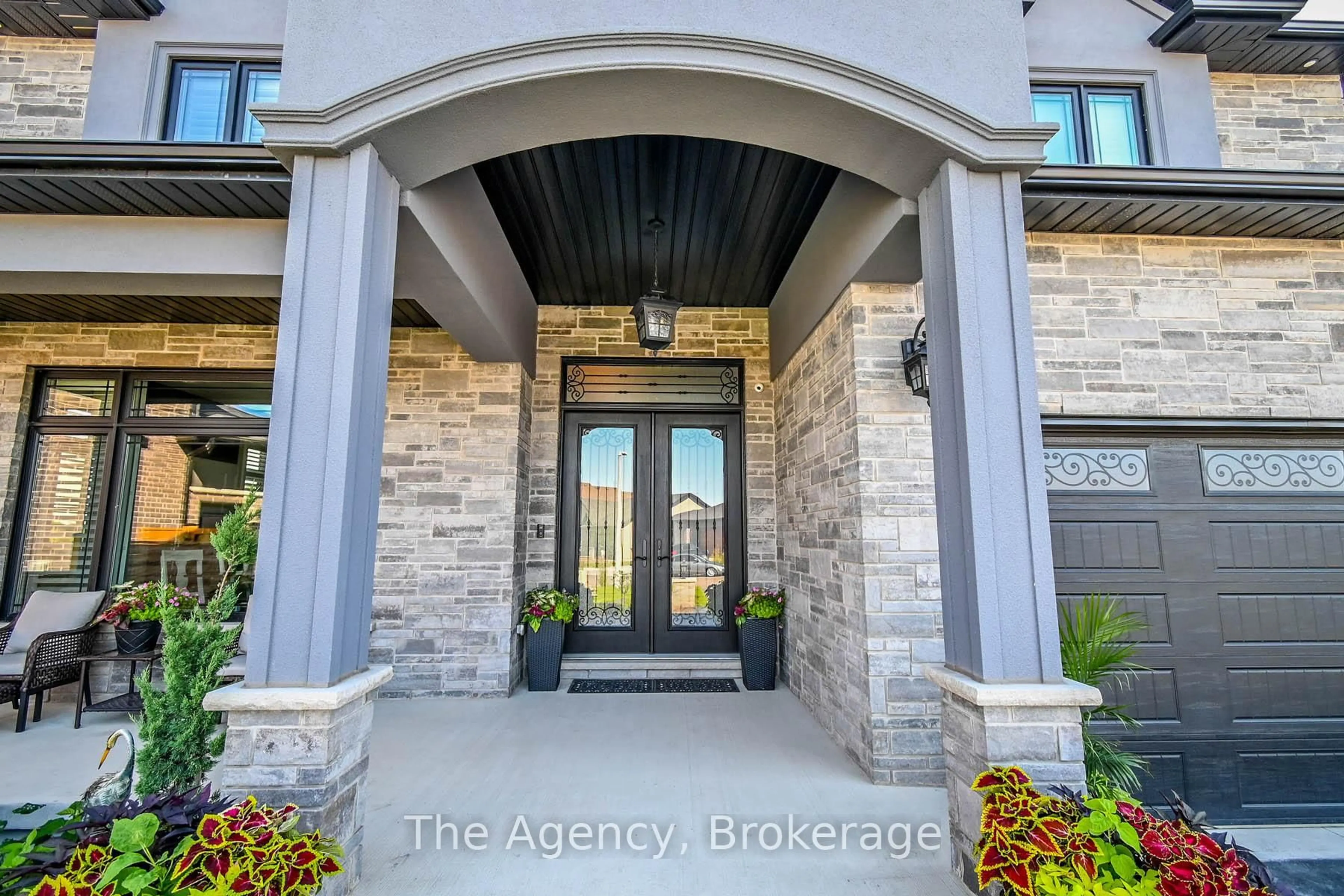 Indoor entryway for 119 Willowbrook Dr, Welland Ontario L3C 0G2