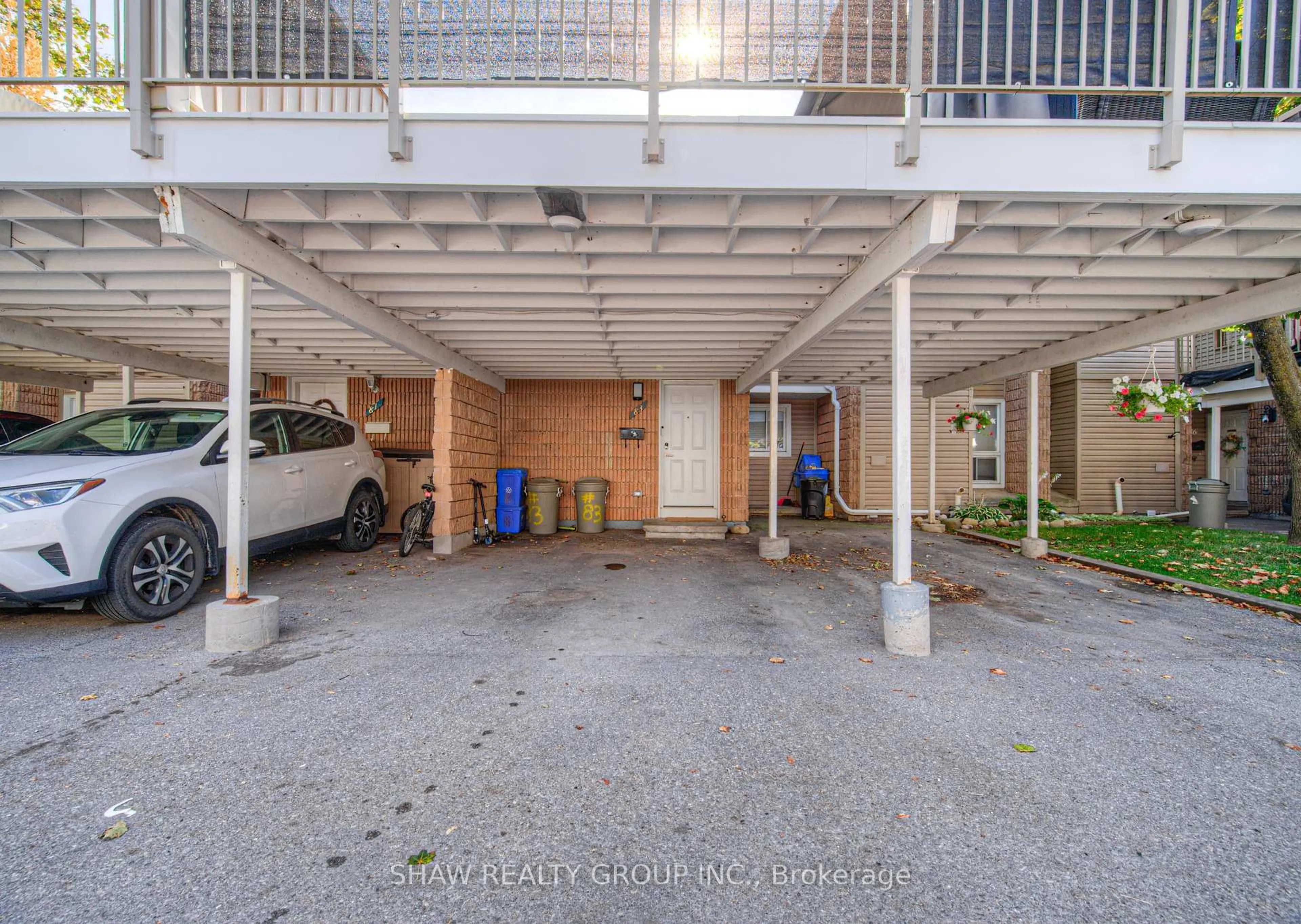 Indoor garage for 65 Glamis Rd #83, Cambridge Ontario N1R 6W4