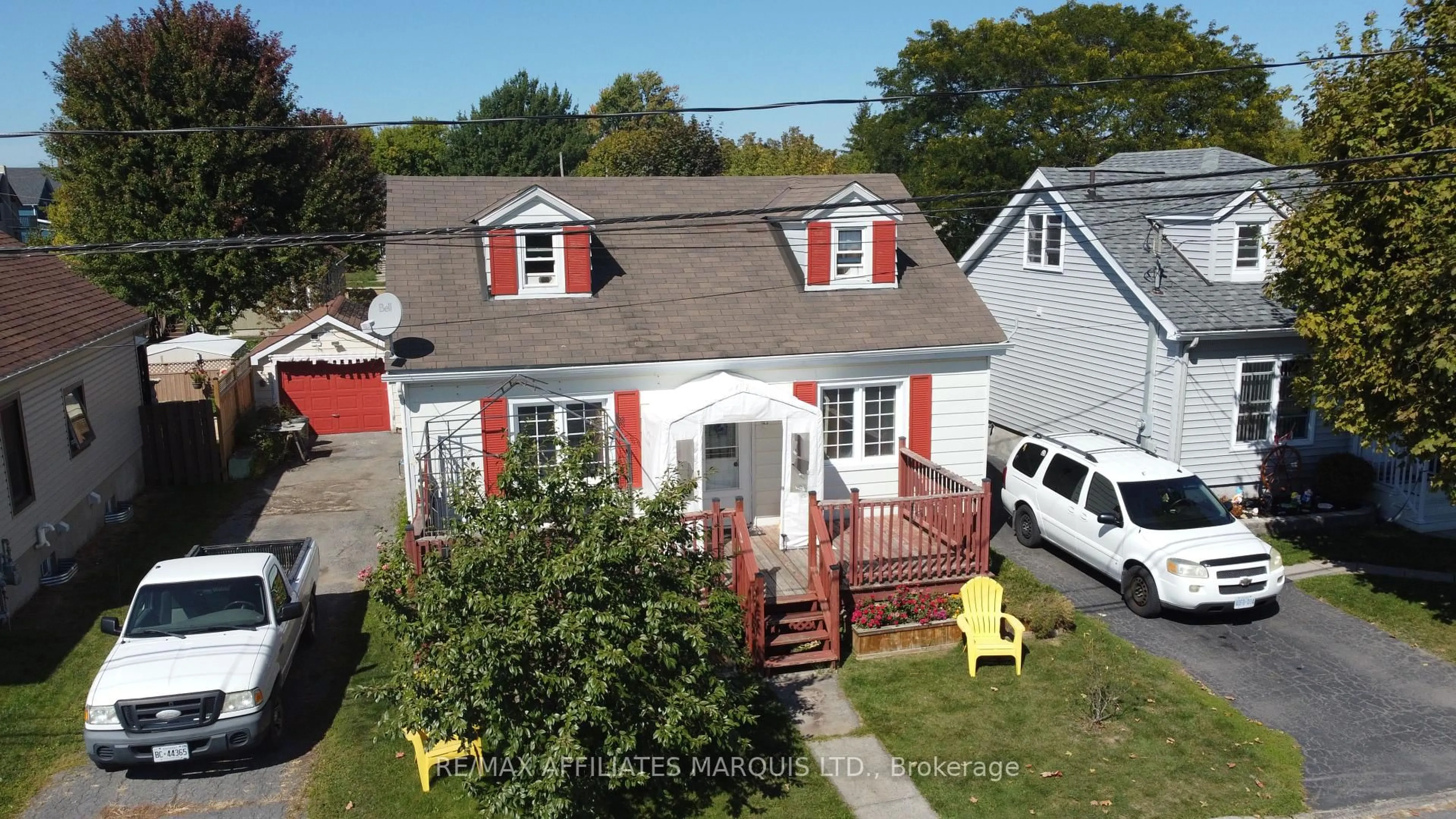 A pic from outside/outdoor area/front of a property/back of a property/a pic from drone, street for 109 Cornwallis Ave, Cornwall Ontario K6H 2S3