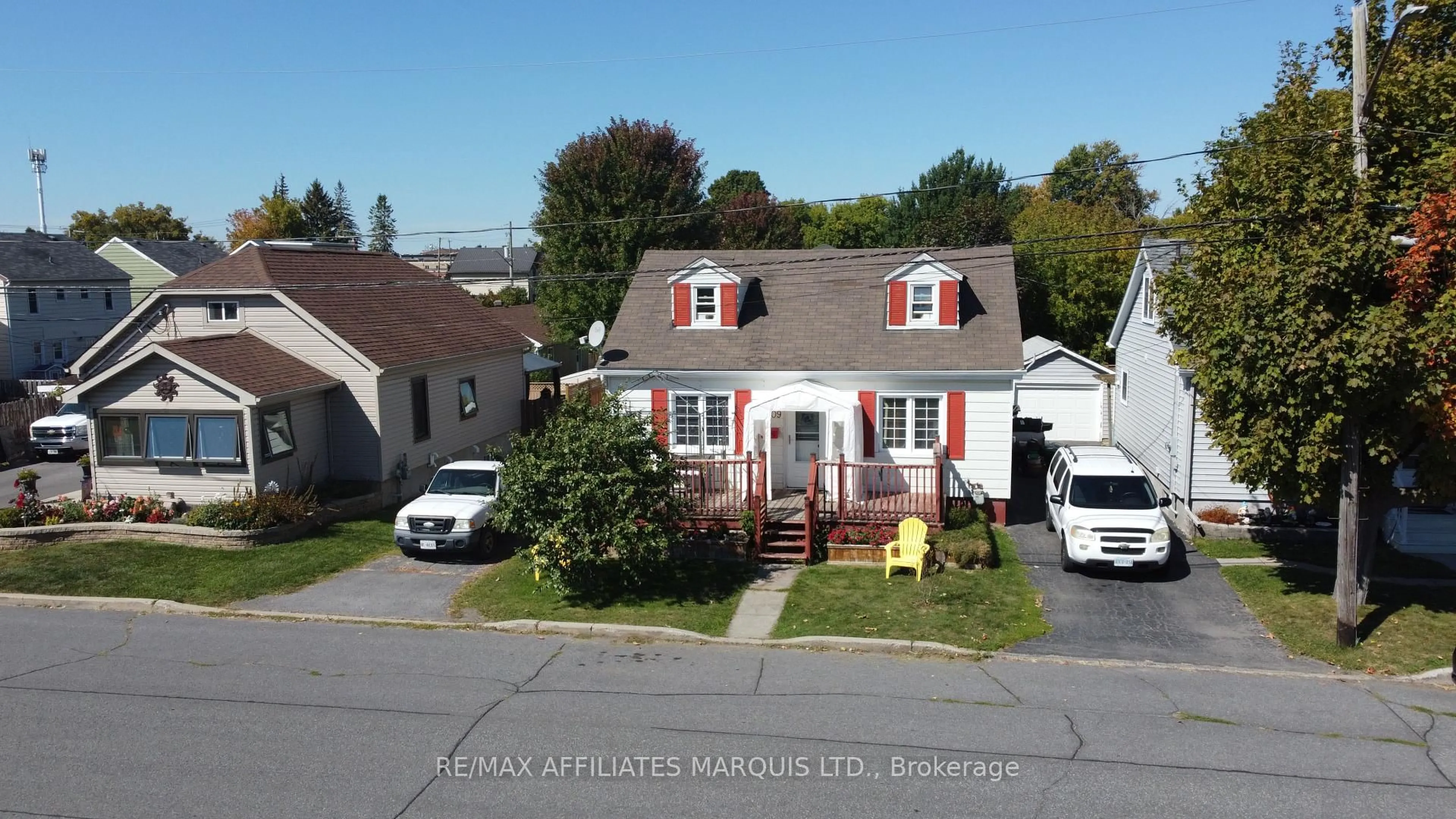 A pic from outside/outdoor area/front of a property/back of a property/a pic from drone, street for 109 Cornwallis Ave, Cornwall Ontario K6H 2S3