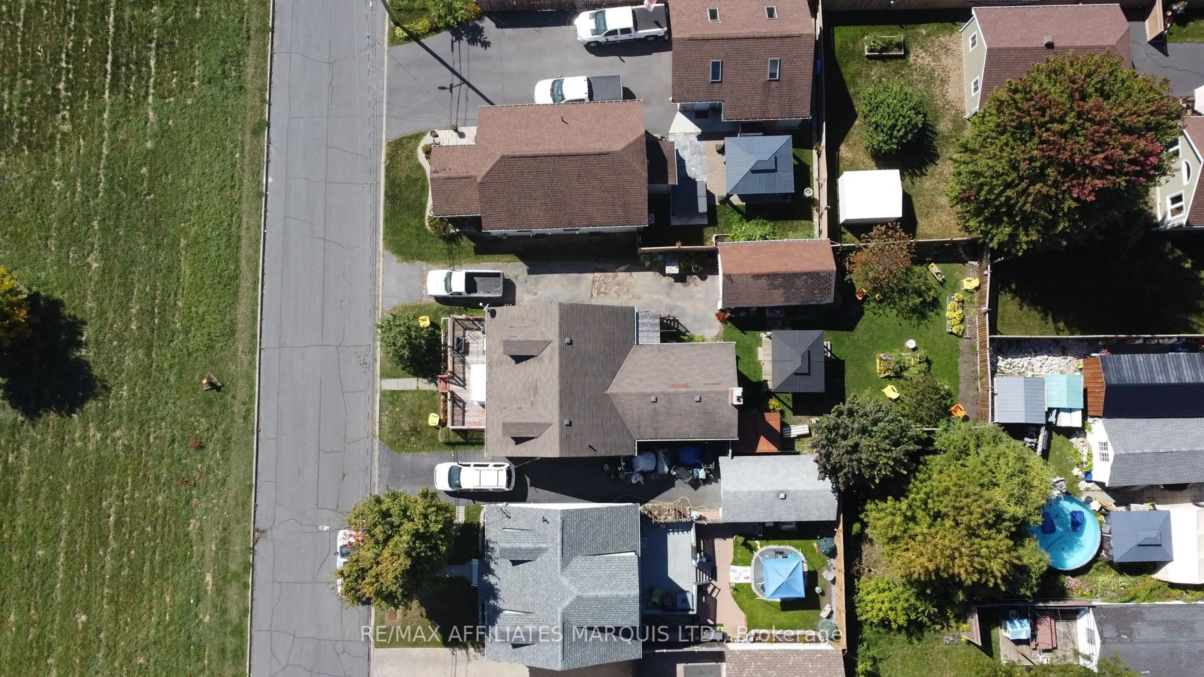 A pic from outside/outdoor area/front of a property/back of a property/a pic from drone, street for 109 Cornwallis Ave, Cornwall Ontario K6H 2S3