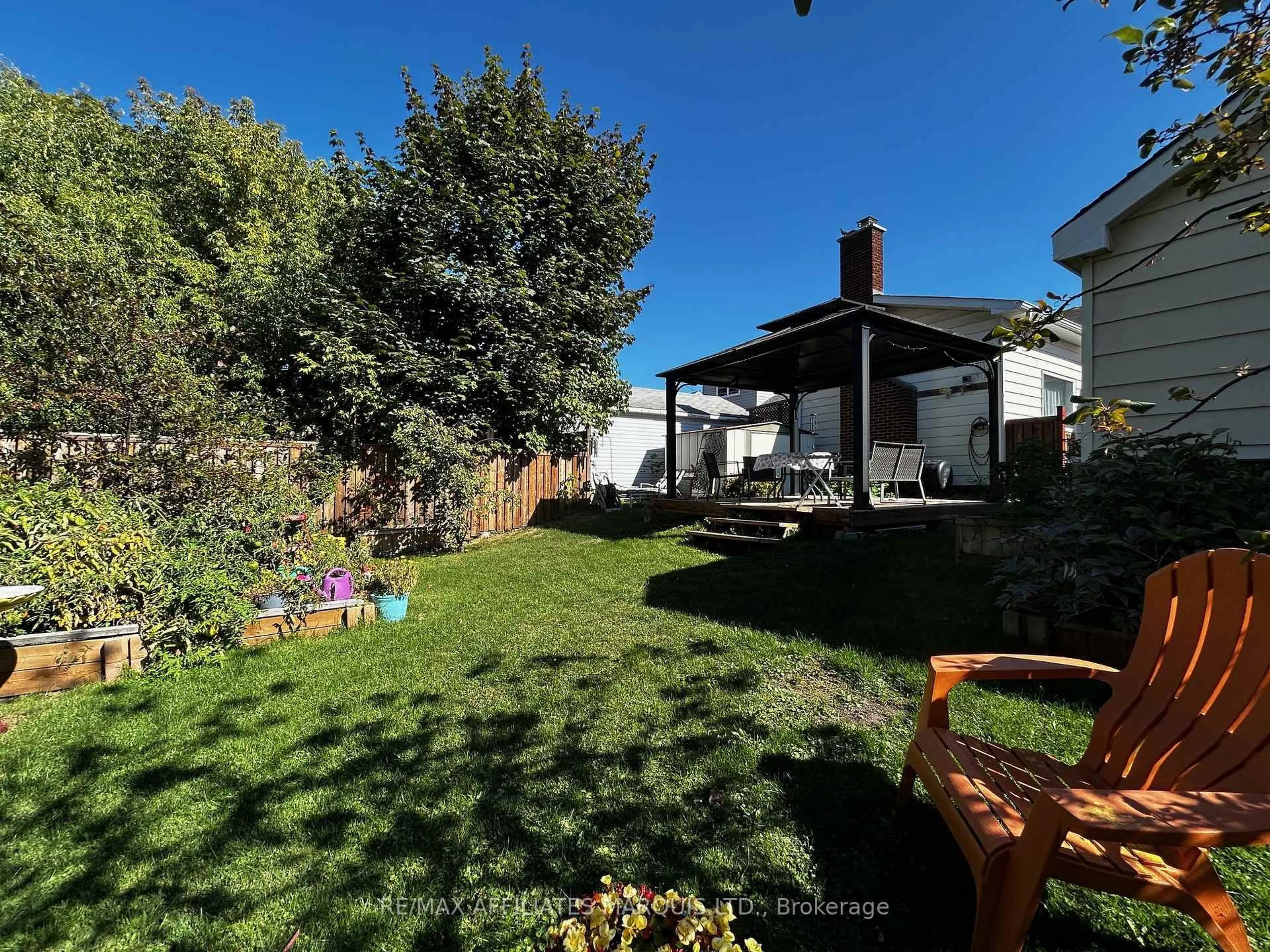 A pic from outside/outdoor area/front of a property/back of a property/a pic from drone, street for 109 Cornwallis Ave, Cornwall Ontario K6H 2S3