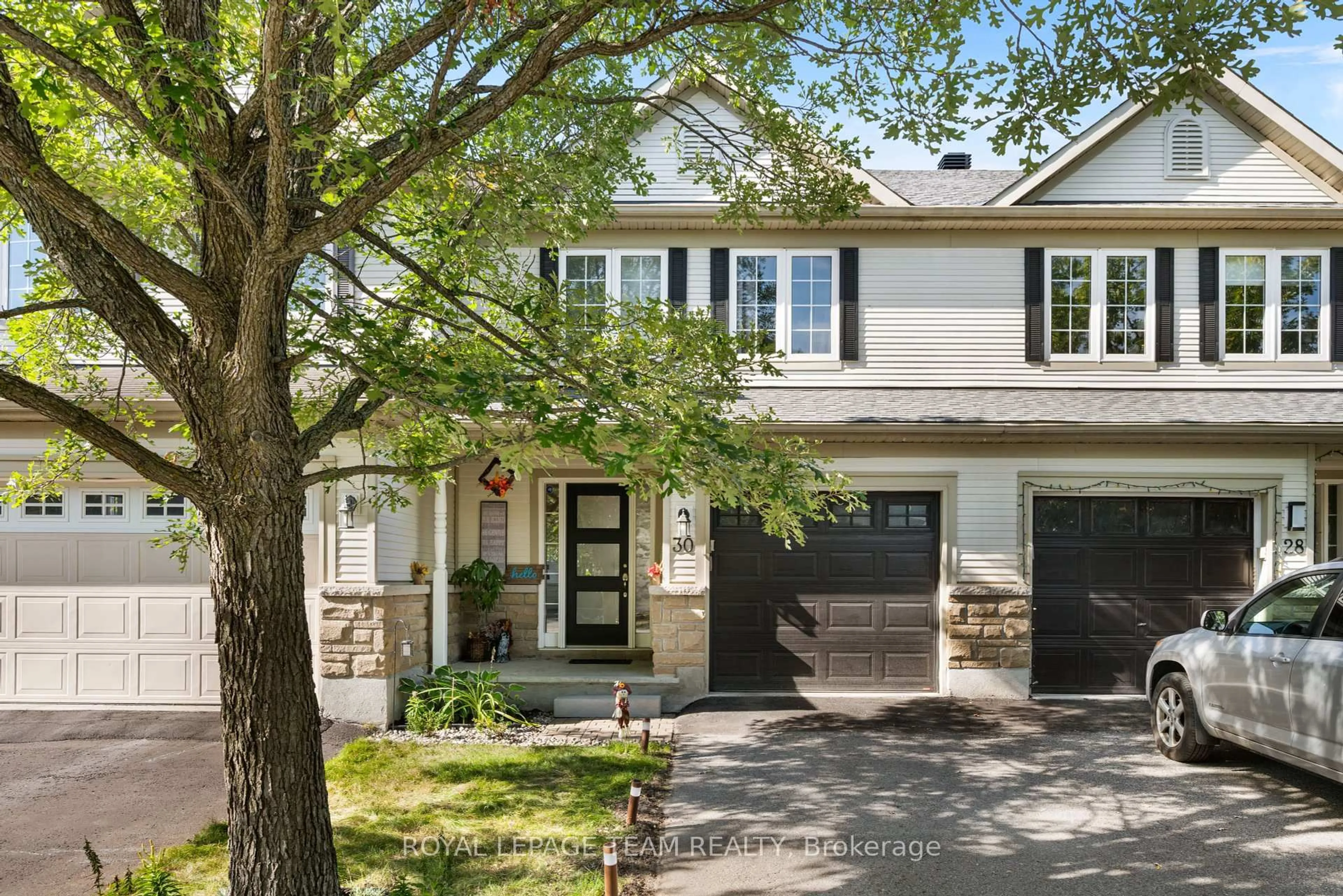 Home with vinyl exterior material, street for 30 Goldthorpe Private, Ottawa Ontario K2J 5L7