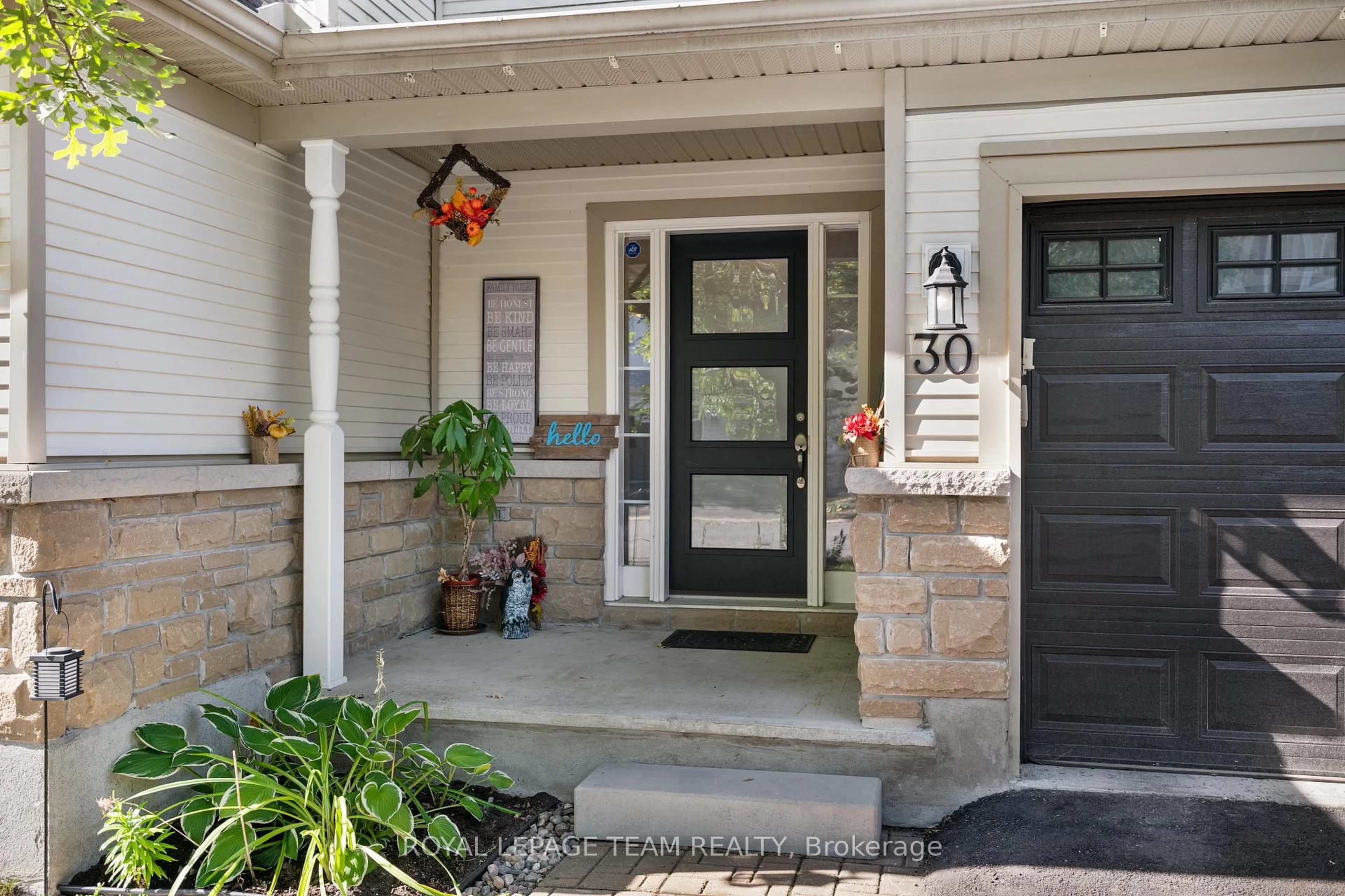 Indoor entryway for 30 Goldthorpe Private, Ottawa Ontario K2J 5L7