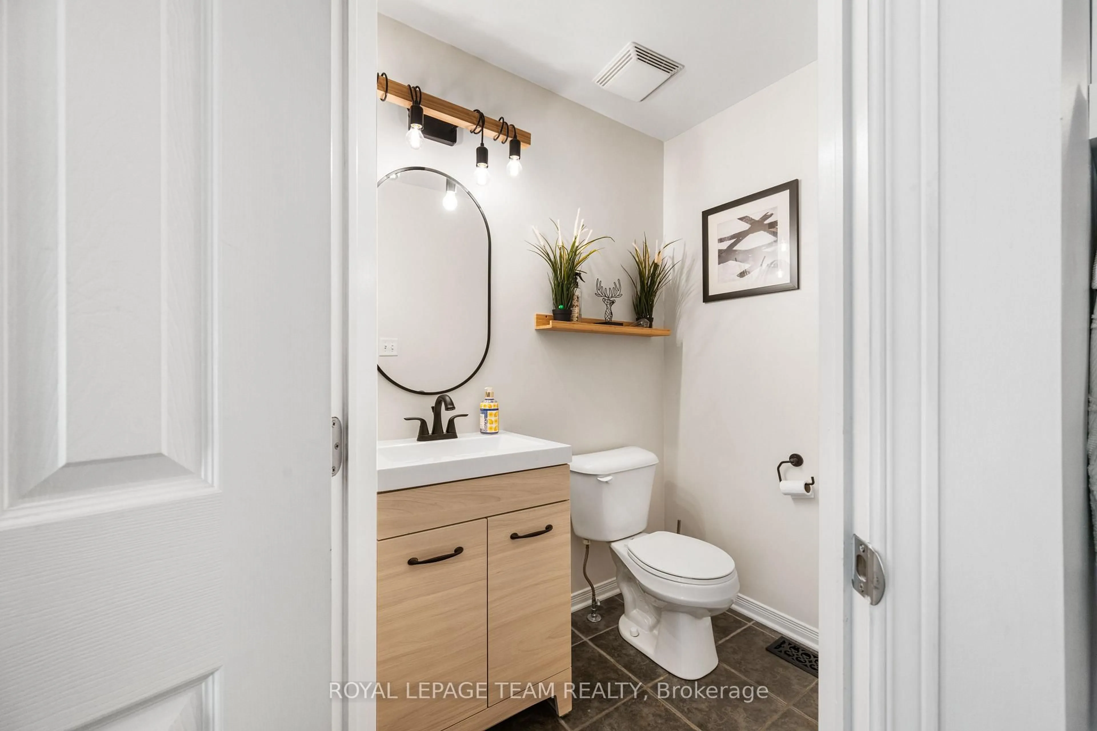 Standard bathroom, ceramic/tile floor for 30 Goldthorpe Private, Ottawa Ontario K2J 5L7