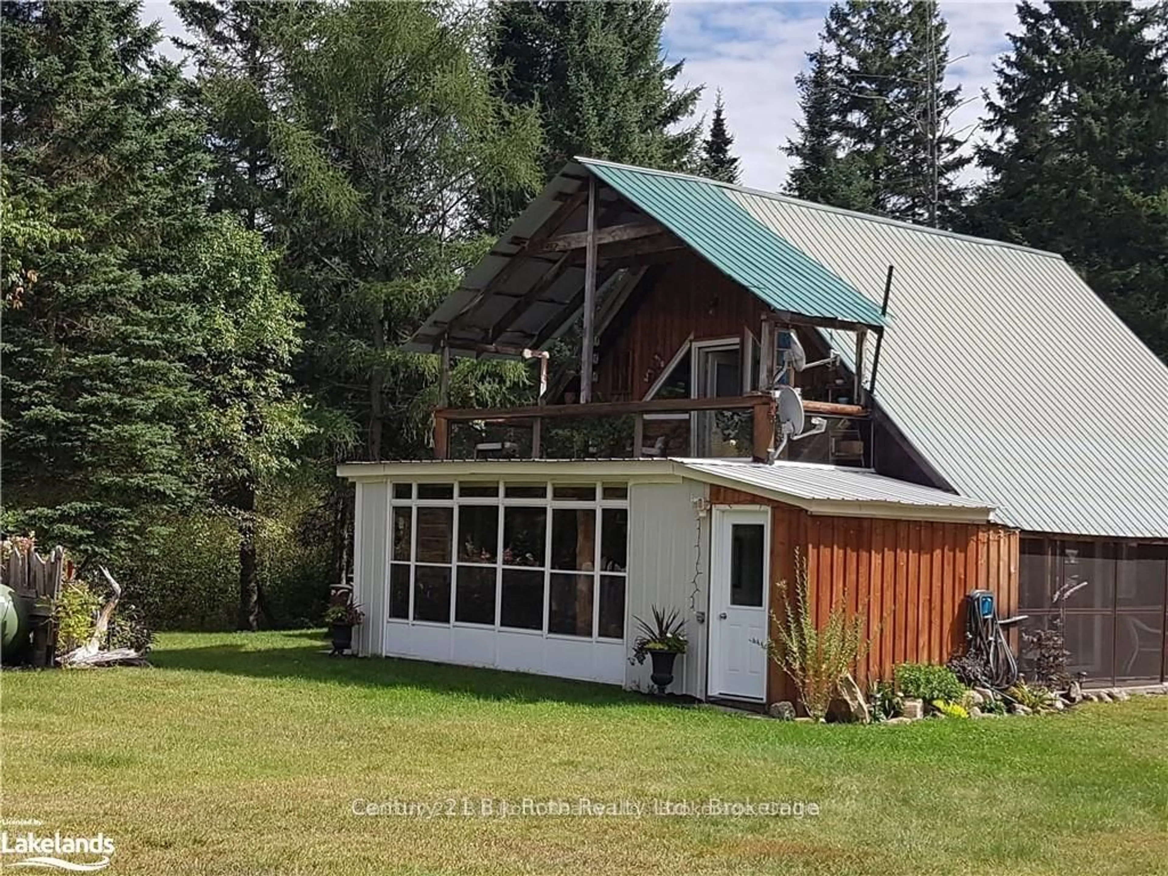 A pic from outside/outdoor area/front of a property/back of a property/a pic from drone, mountain view for 336 Rain Lake Rd, Kearney Ontario P0A 1M0