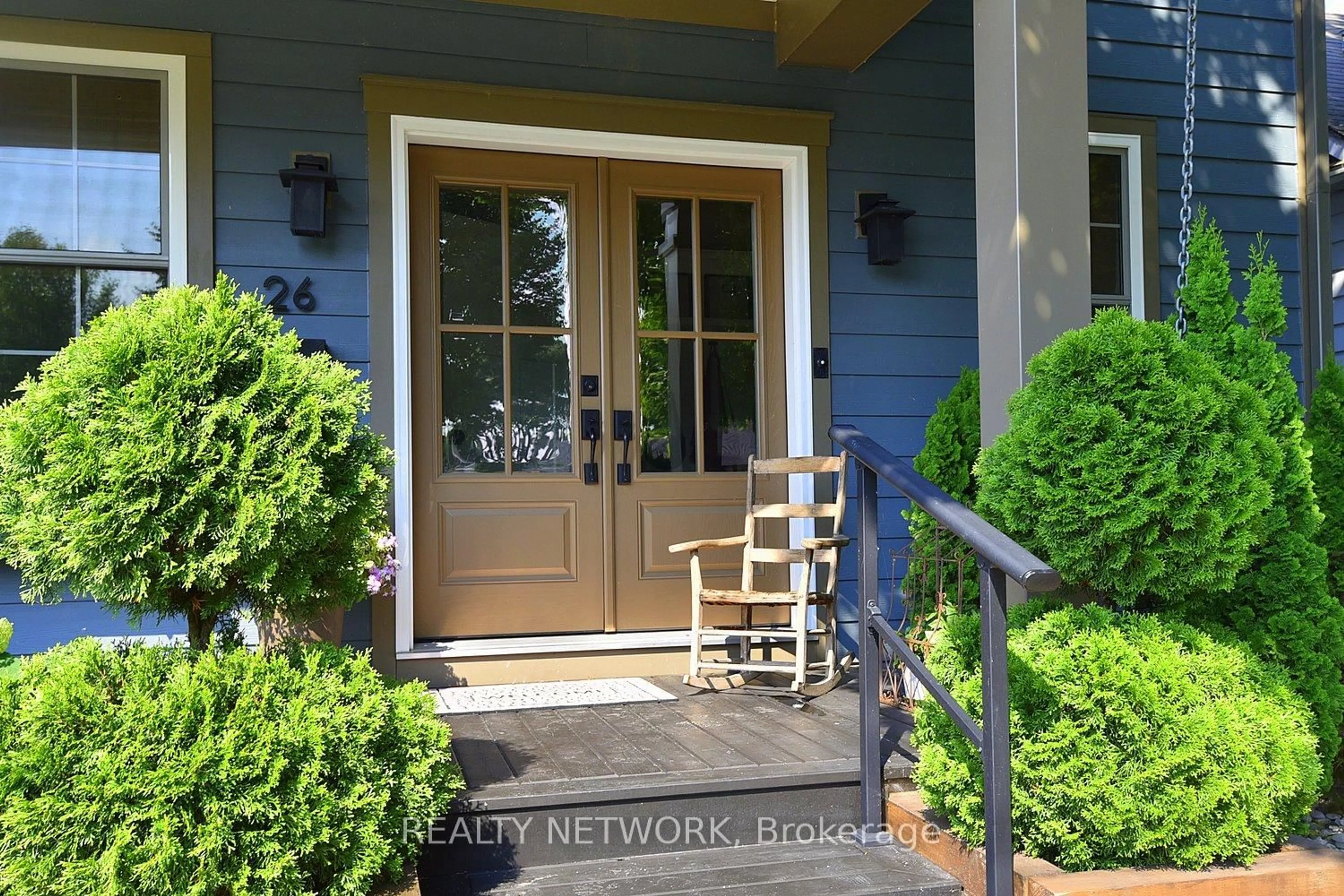 Indoor entryway for 26 Corbett Ave, St. Catharines Ontario L2N 5M7