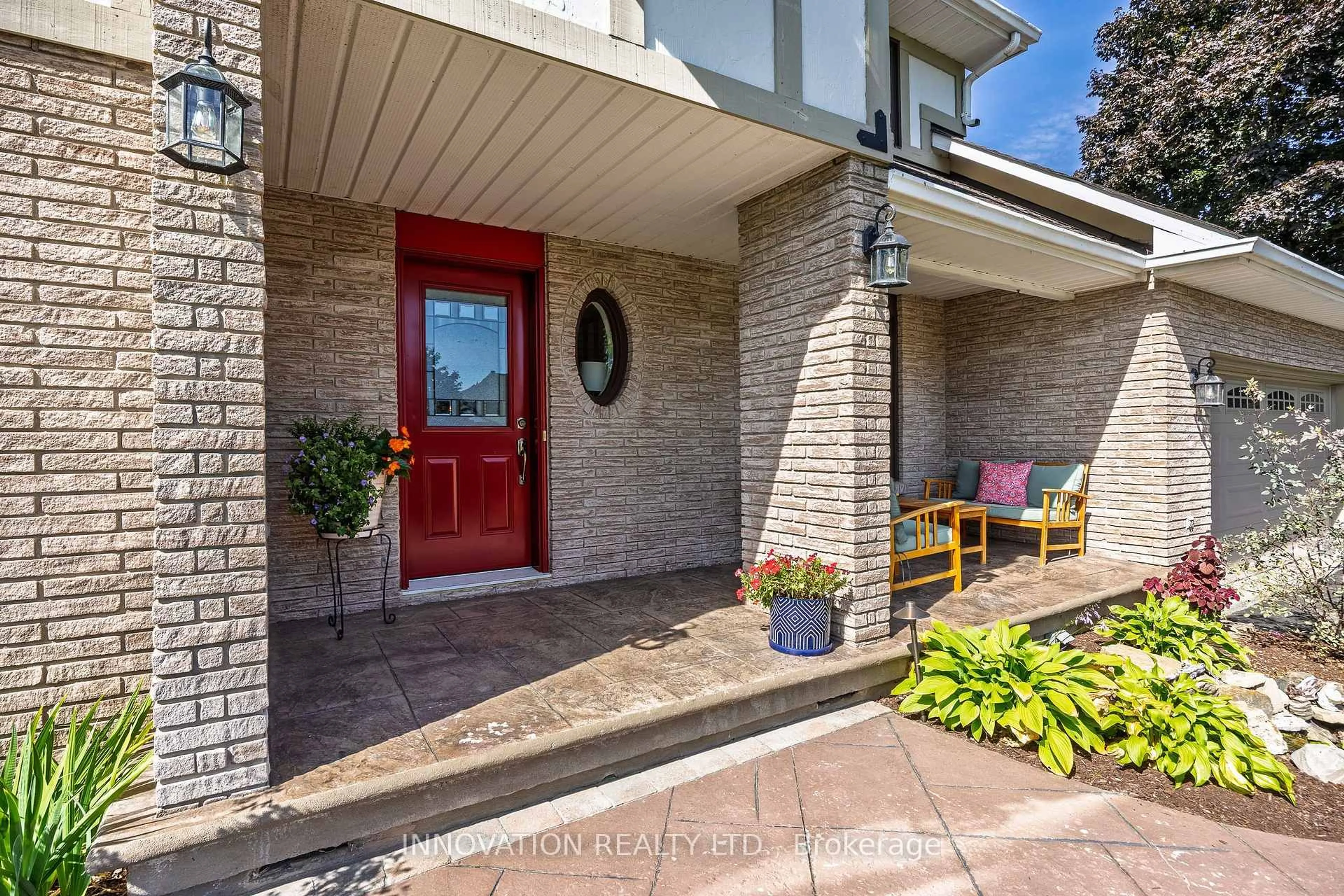 Indoor entryway for 5558 South Island Park Dr, Ottawa Ontario K4M 1J2