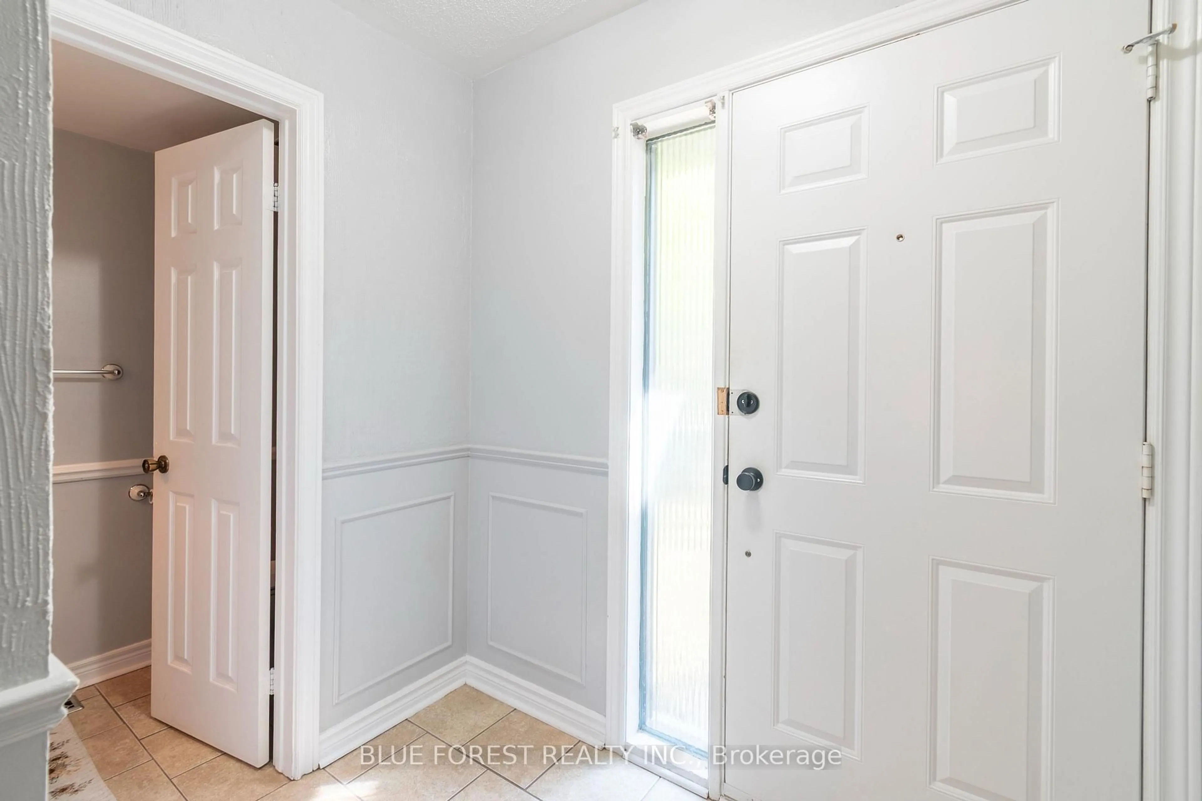 Indoor entryway for 26 Acton Cres, London South Ontario N6E 1W5