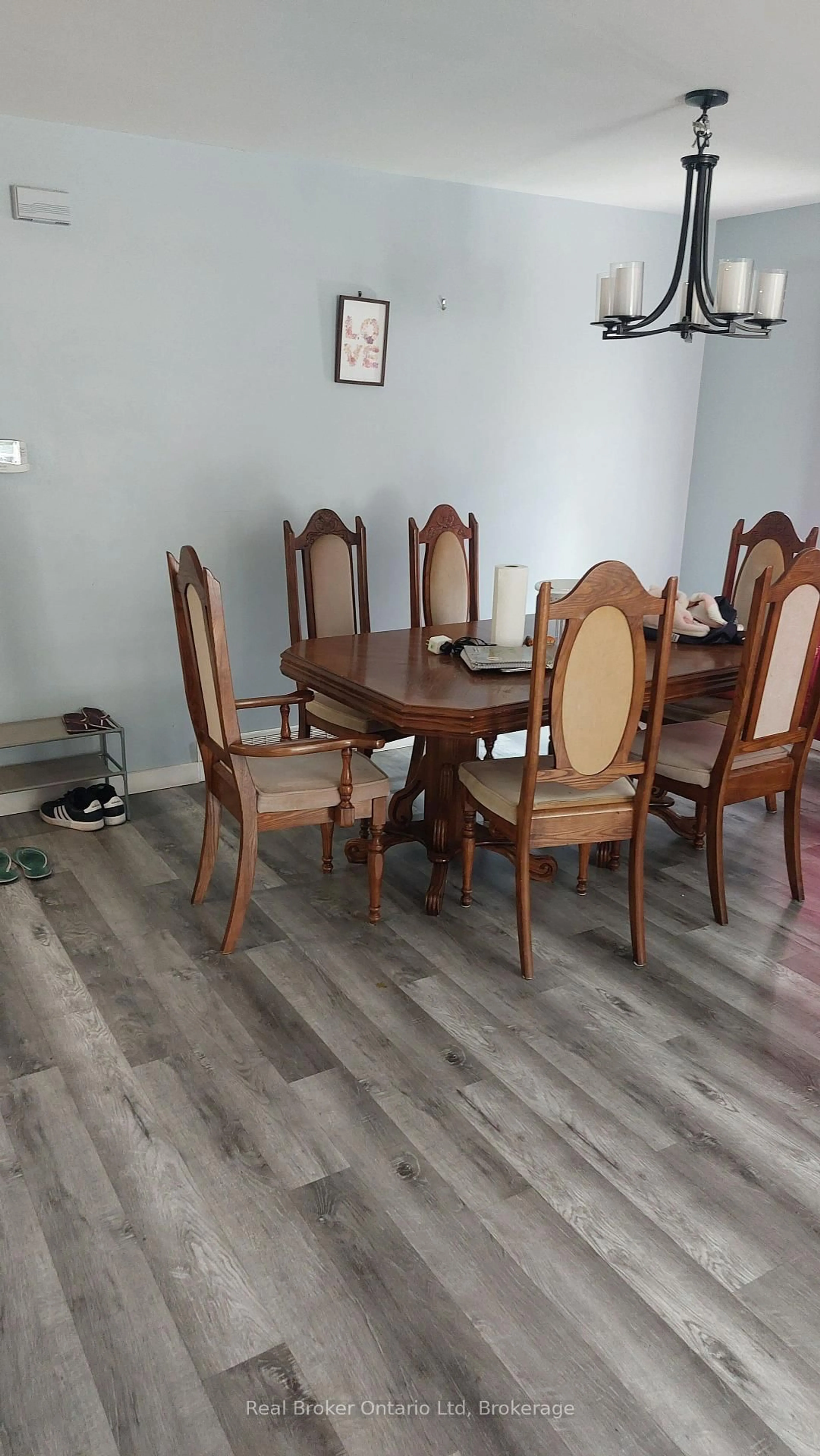 Dining room, wood/laminate floor for 88 Burnham Crt, Stratford Ontario N4Z 1H5