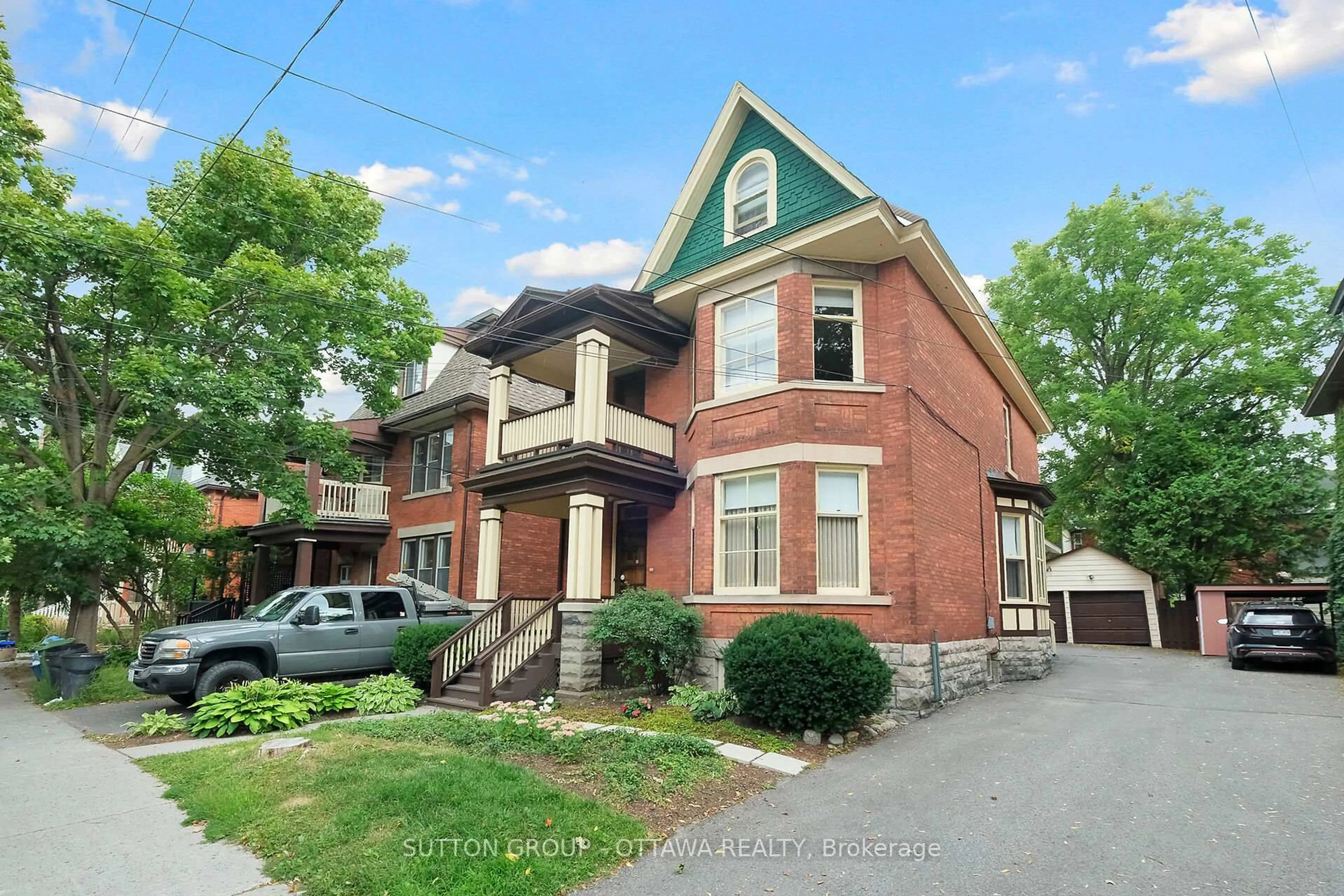 Home with brick exterior material, street for 124 Fourth Ave, Ottawa Ontario K1S 2L4