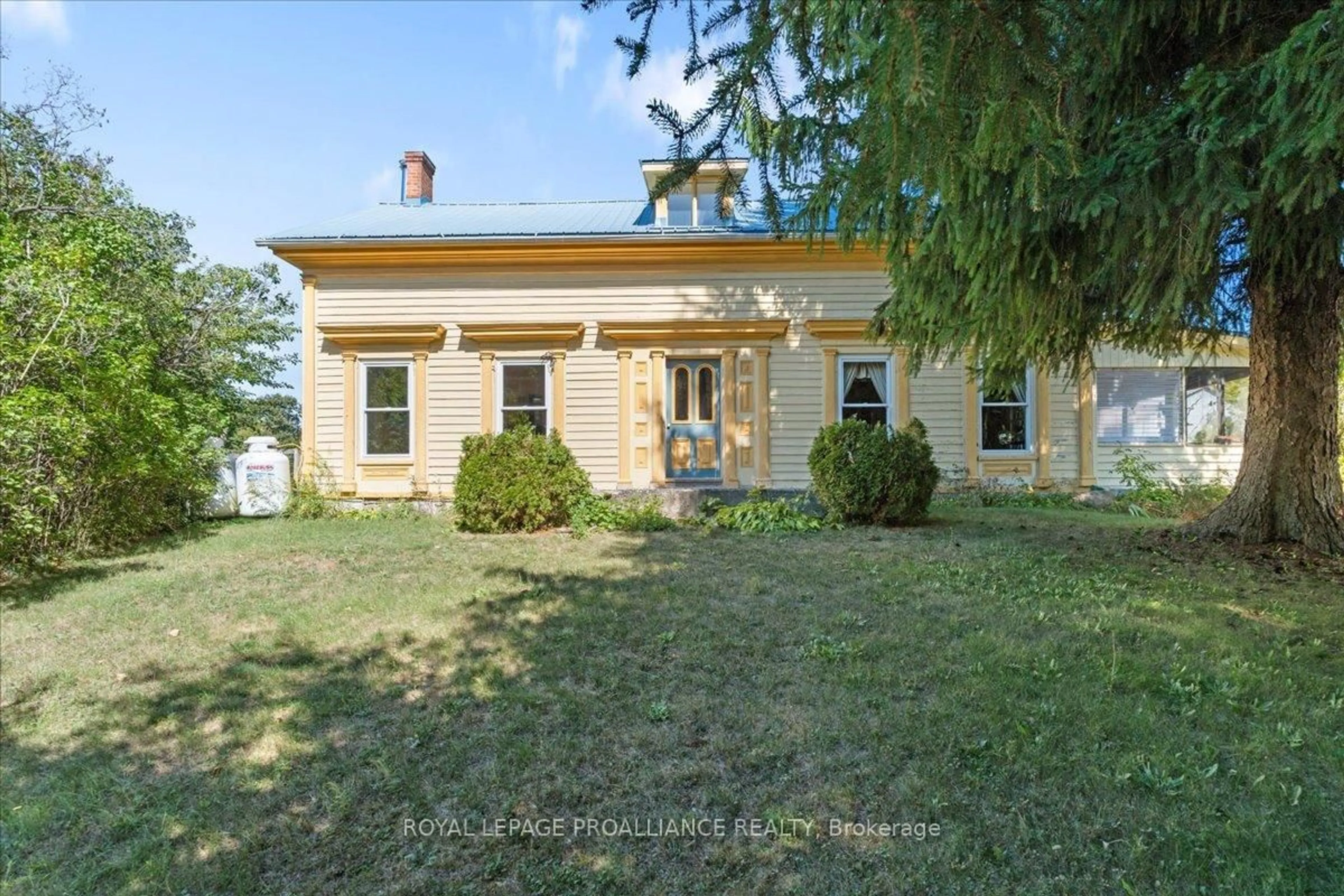 A pic from outside/outdoor area/front of a property/back of a property/a pic from drone, building for 22 Carson Rd, Belleville Ontario K0K 2Y0