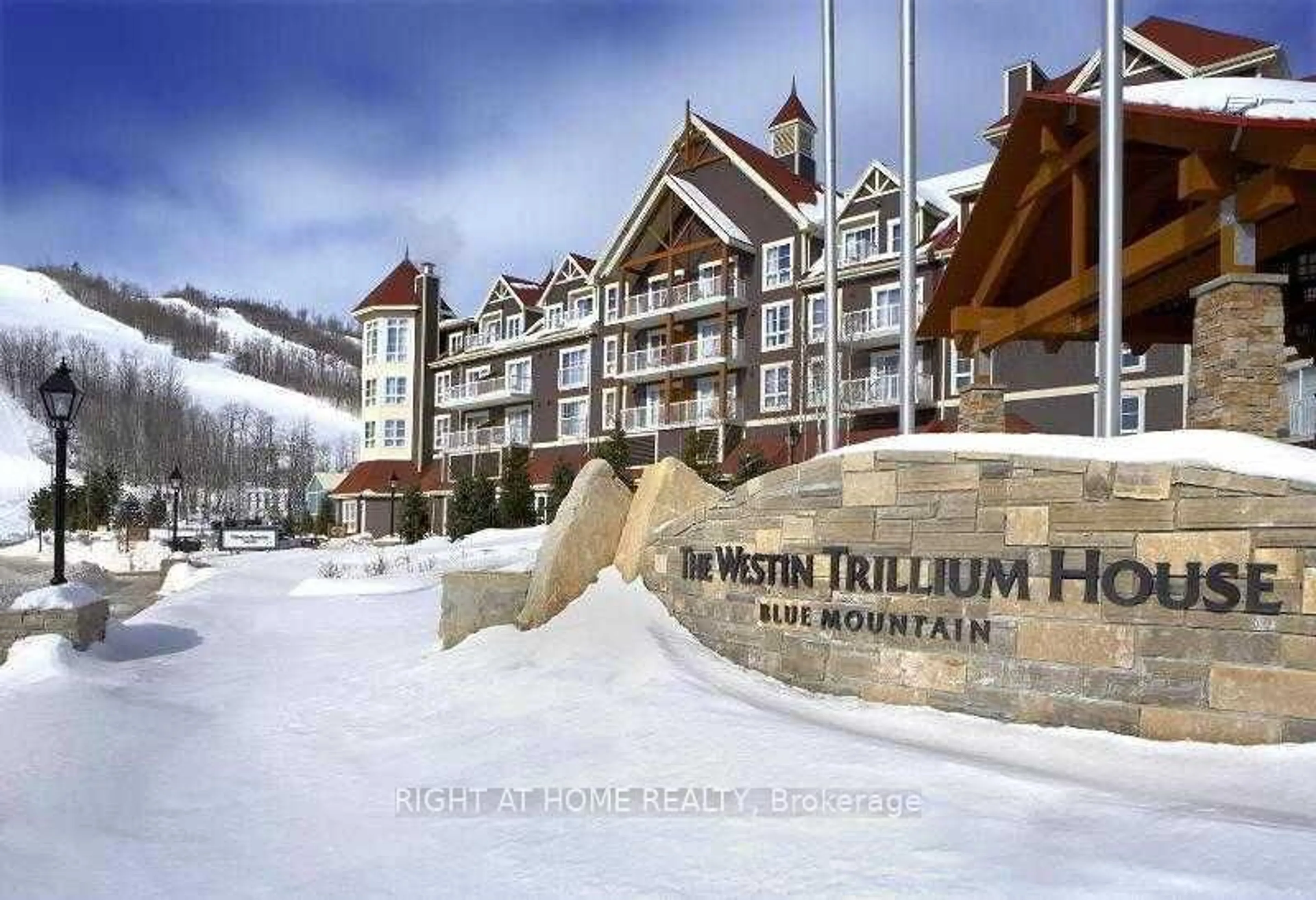 Indoor foyer for 220 Gord Canning Dr #281/279, Blue Mountains Ontario L9Y 0V2