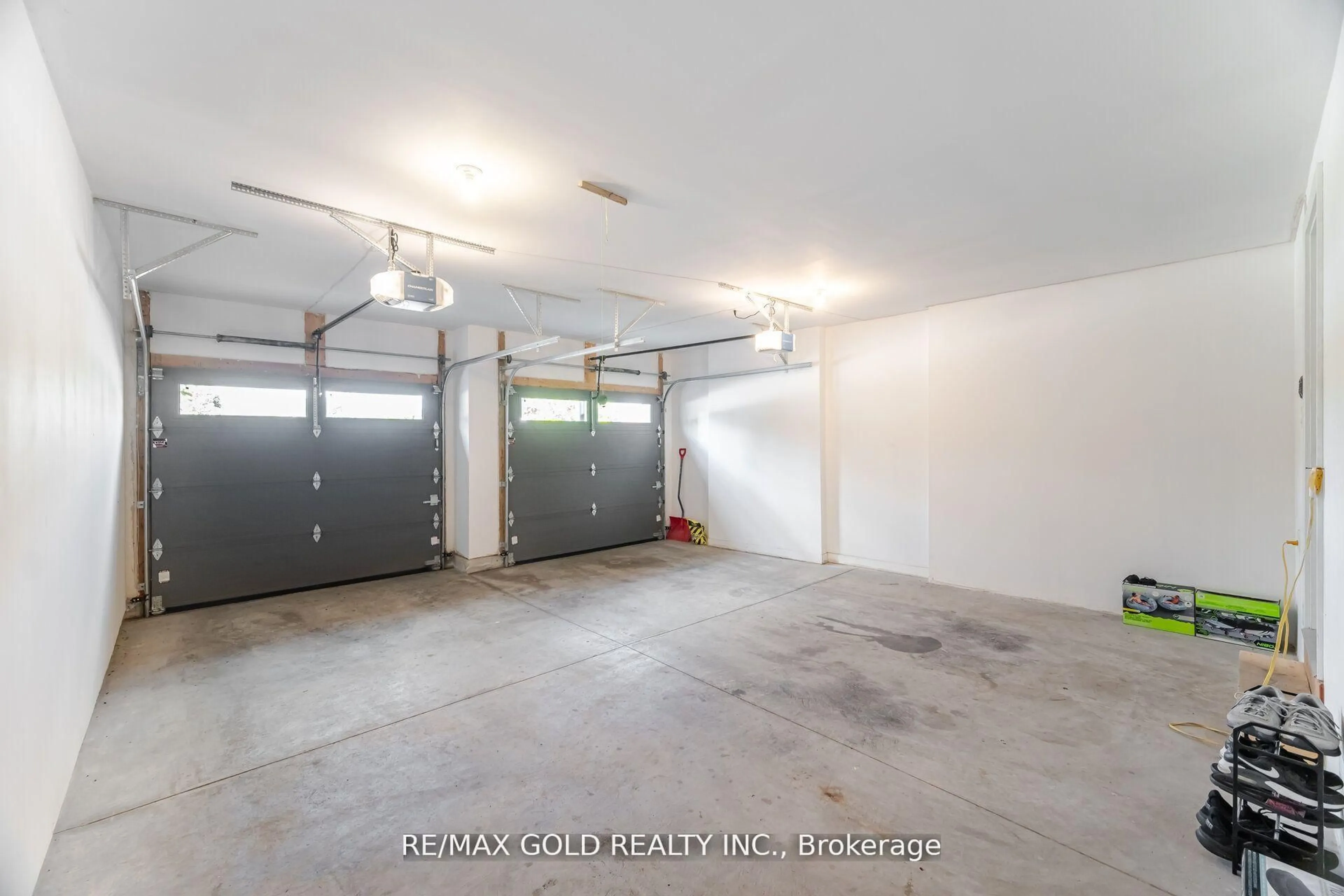 Indoor garage for 110 Fergus Ave #1, Kitchener Ontario N2K 0K9
