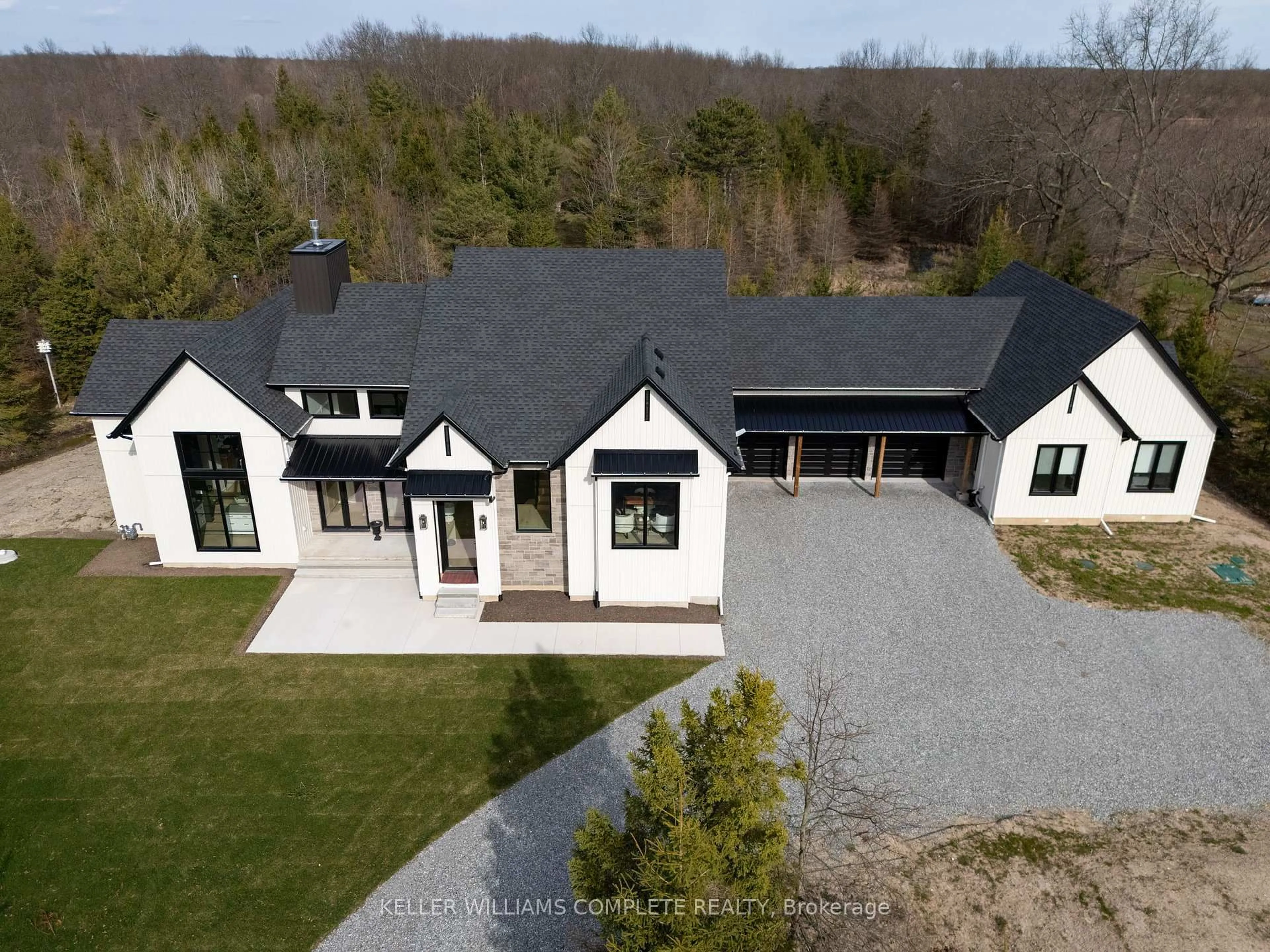 A pic from outside/outdoor area/front of a property/back of a property/a pic from drone, building for 3901 White Rd, Port Colborne Ontario L3K 5V5