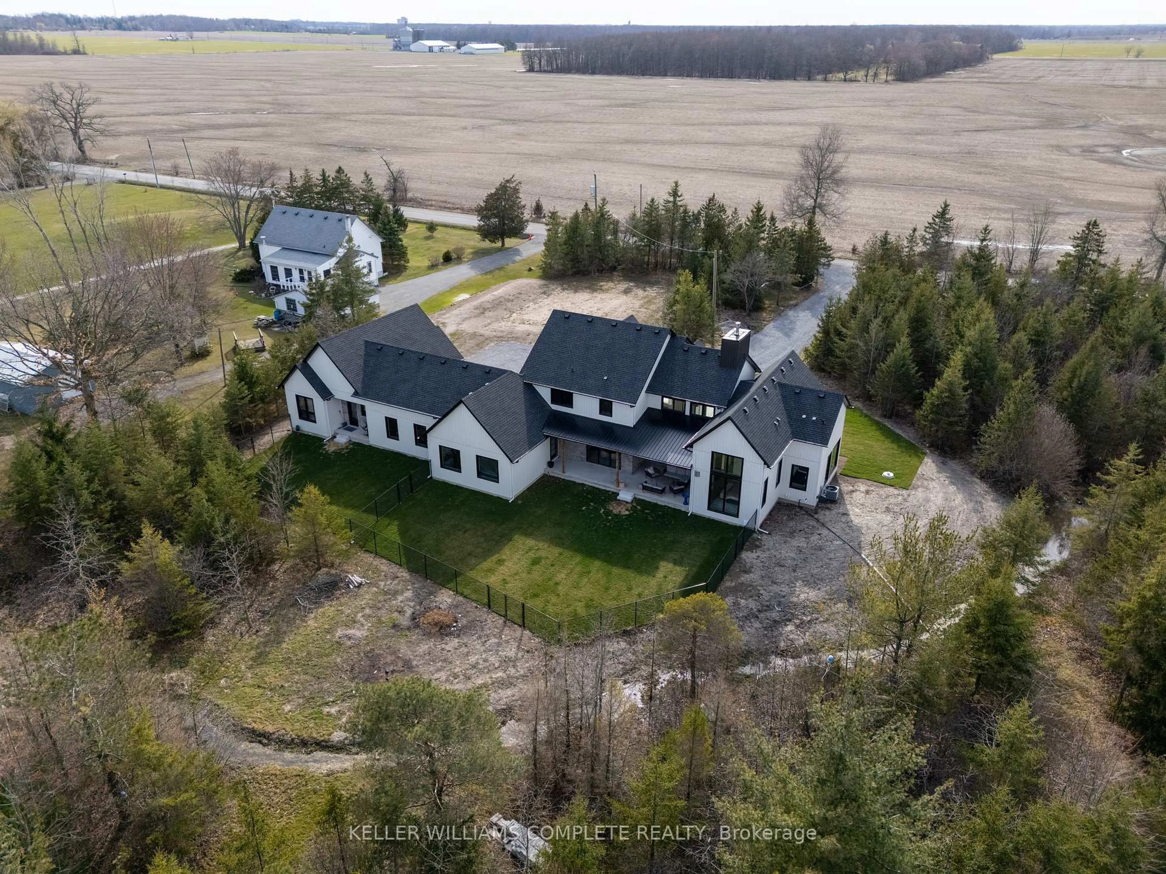 A pic from outside/outdoor area/front of a property/back of a property/a pic from drone, unknown for 3901 White Rd, Port Colborne Ontario L3K 5V5