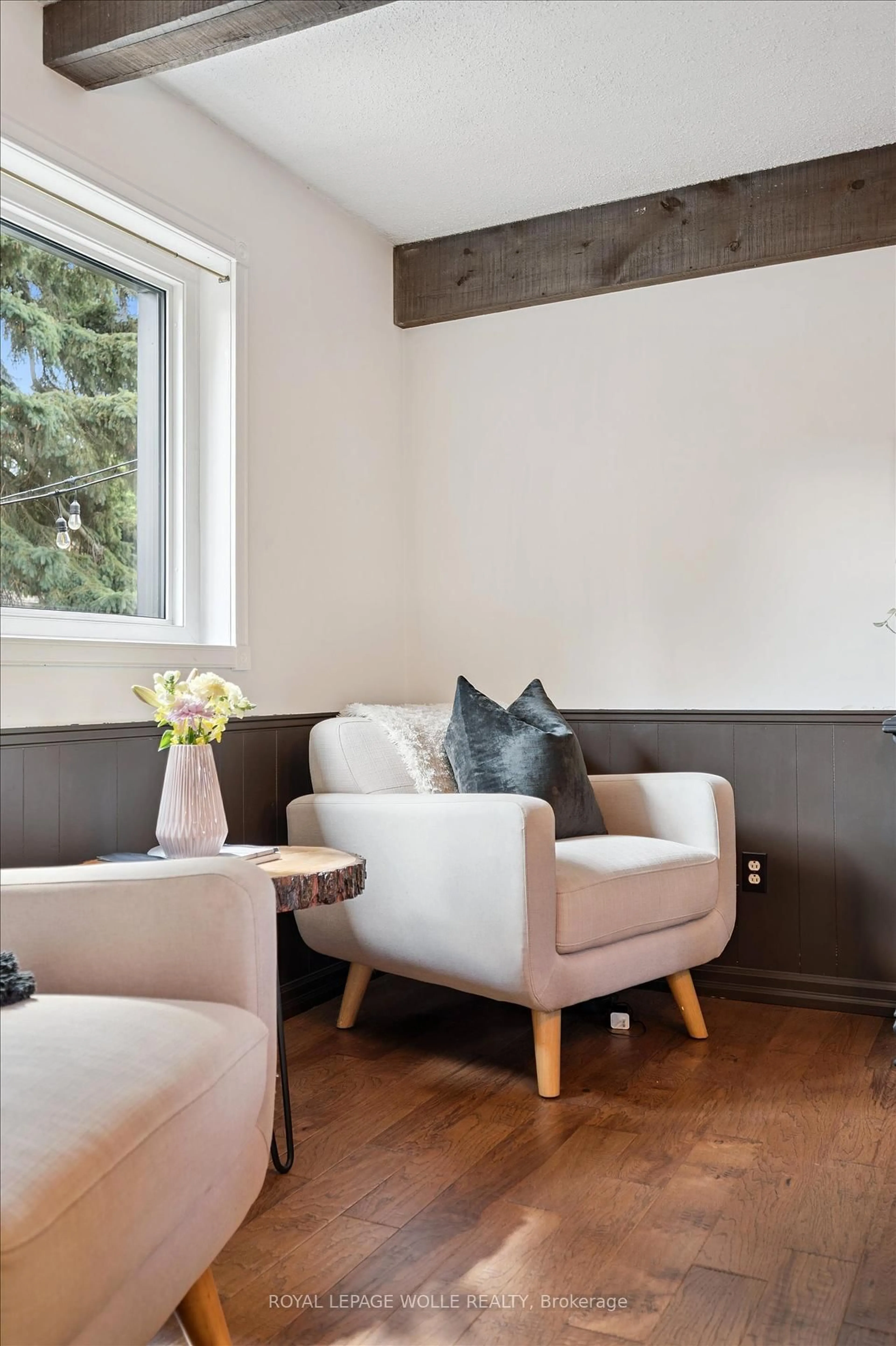 Living room with furniture, wood/laminate floor for 147 Oriole St, Waterloo Ontario N2J 2B3