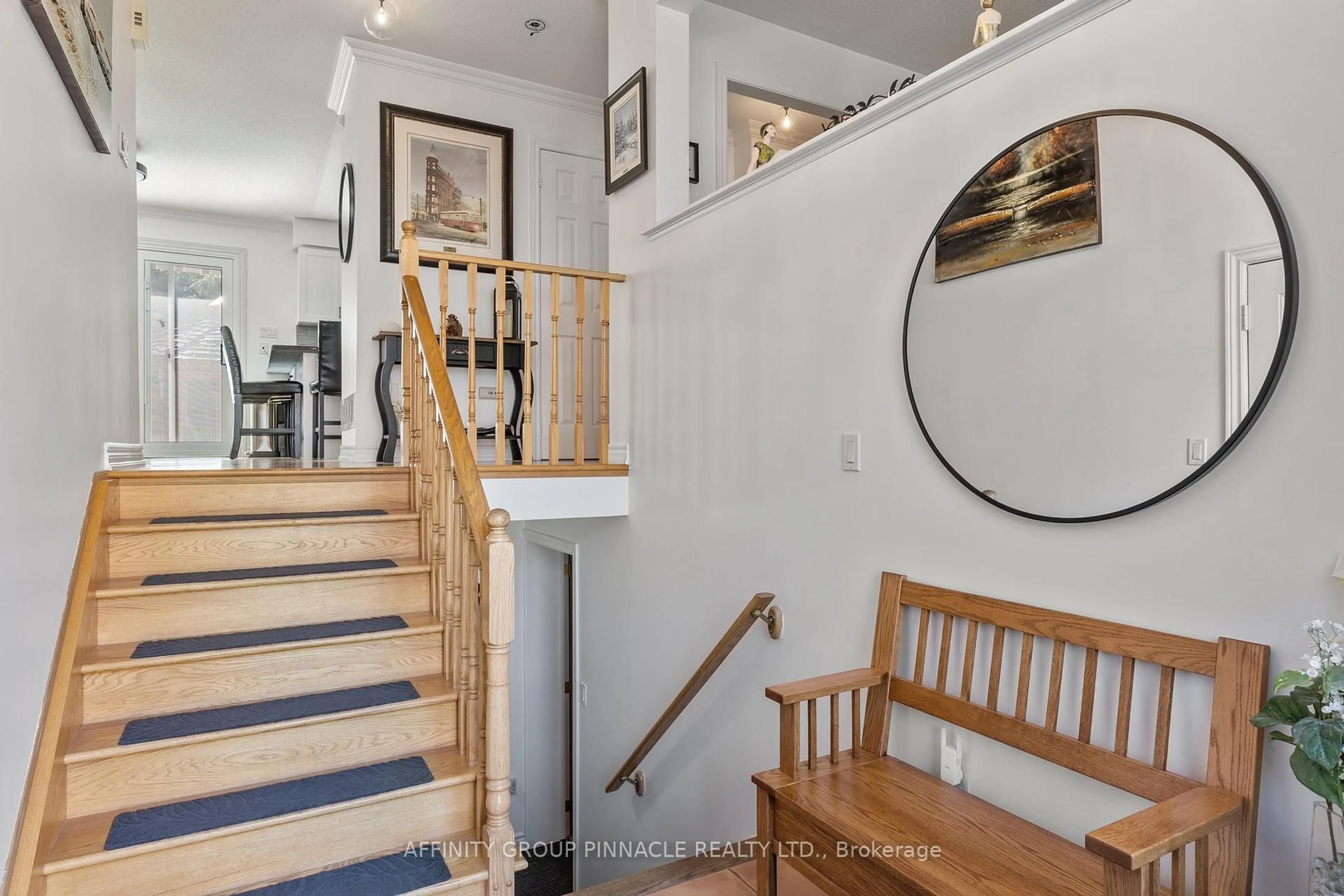 Indoor foyer for 17 Wood Crt, Kawartha Lakes Ontario K9V 6J4