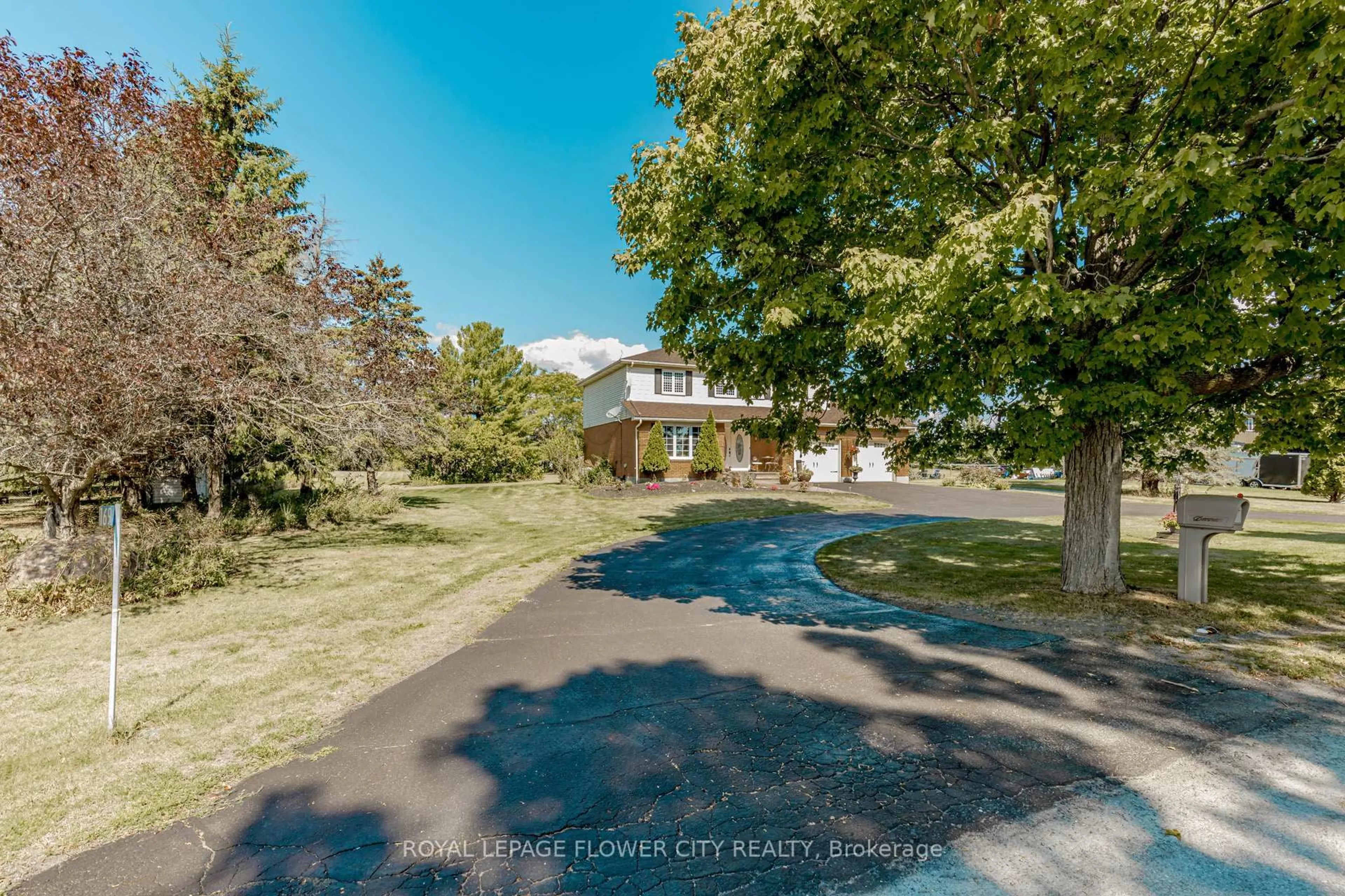 A pic from outside/outdoor area/front of a property/back of a property/a pic from drone, street for 169 Sunningdale Dr, Belleville Ontario K8N 4Z5