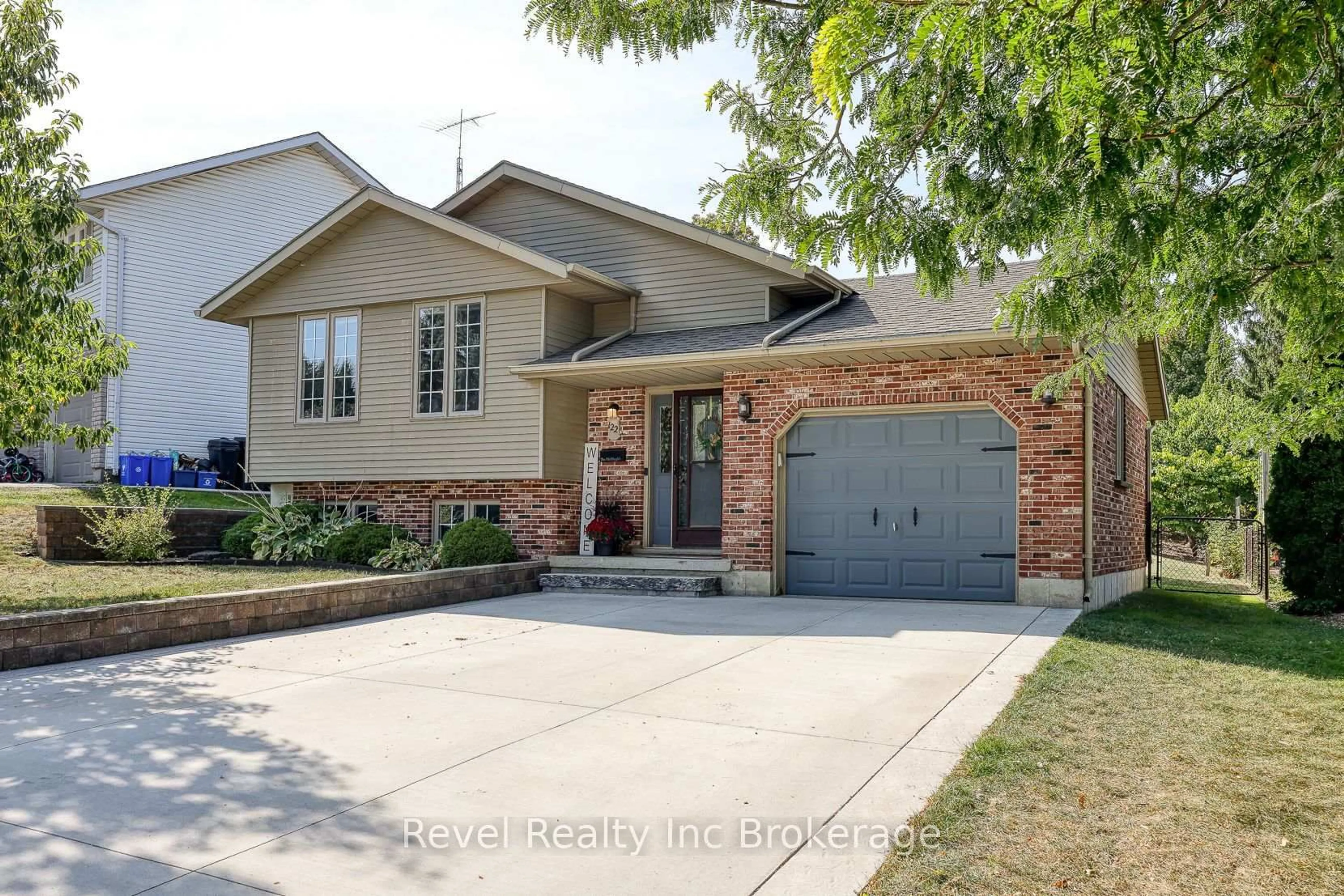 Home with brick exterior material, street for 122 Hemlock Rd, Ingersoll Ontario N5C 3Z6