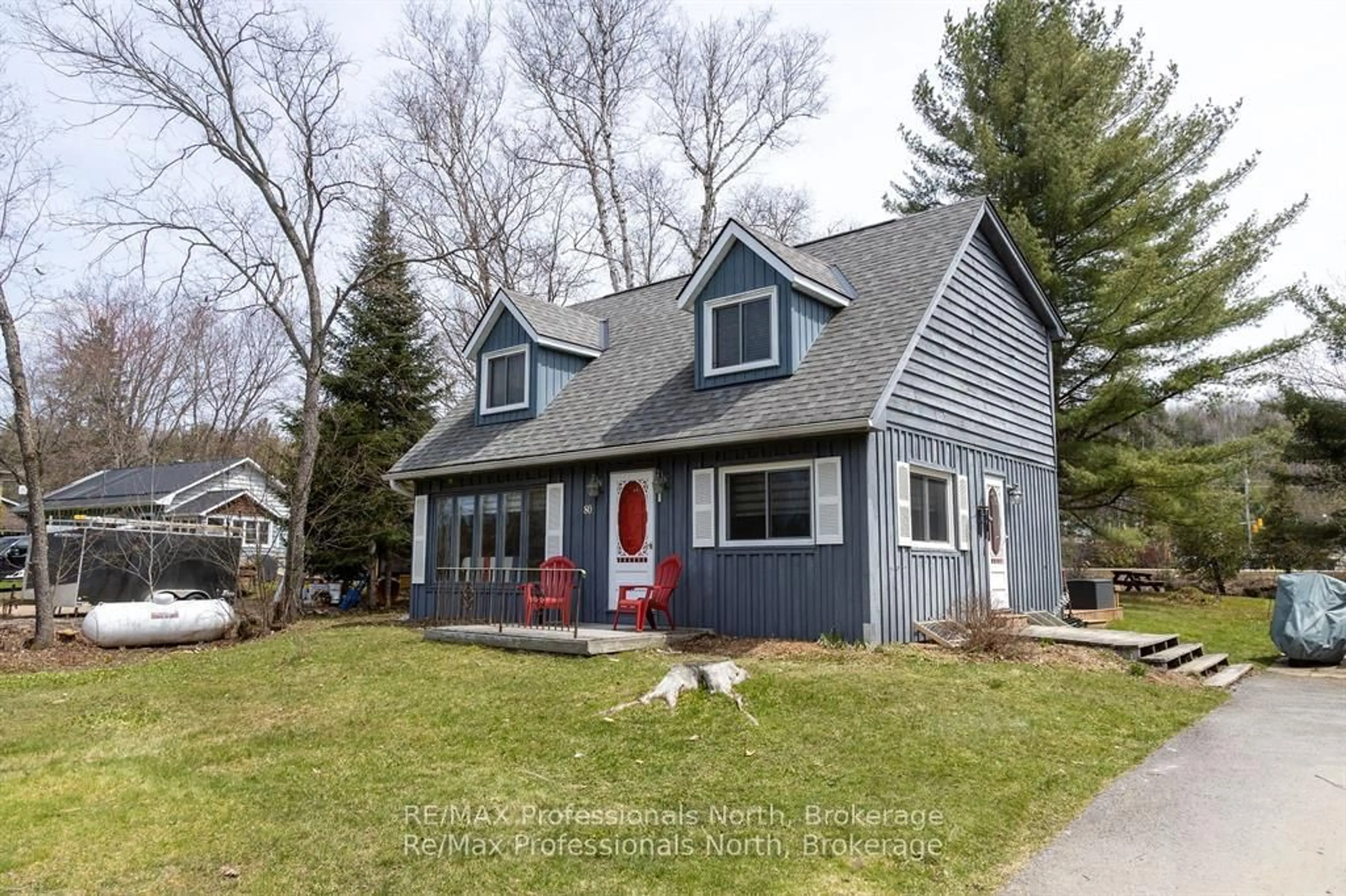 Home with vinyl exterior material, street for 80 INVERGORDON Ave, Minden Hills Ontario K0M 2K0