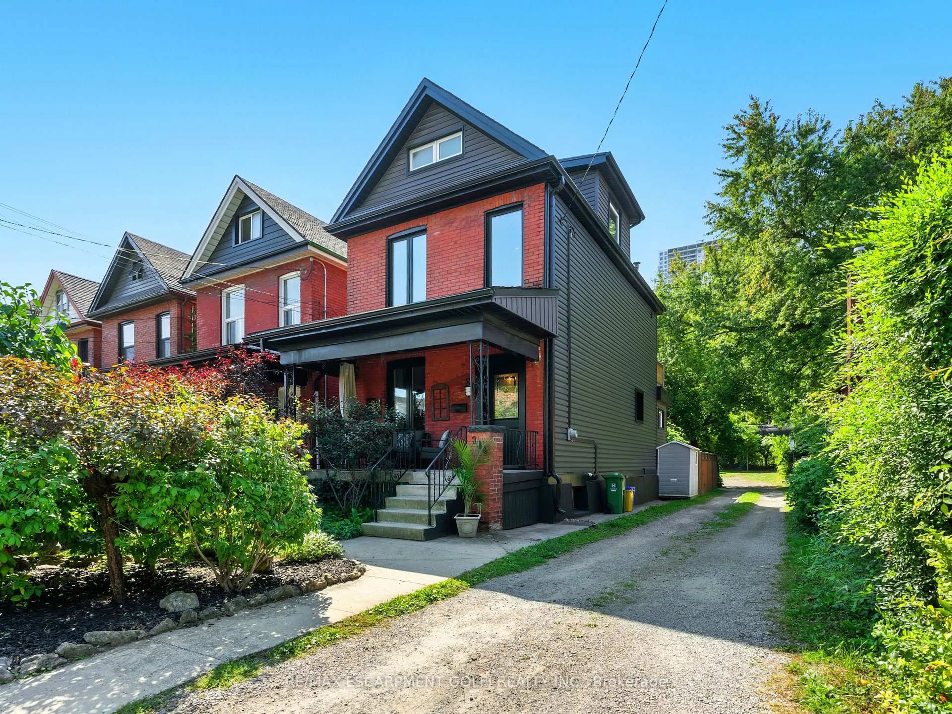 Home with brick exterior material, street for 284 Cumberland Ave, Hamilton Ontario L8M 2A1