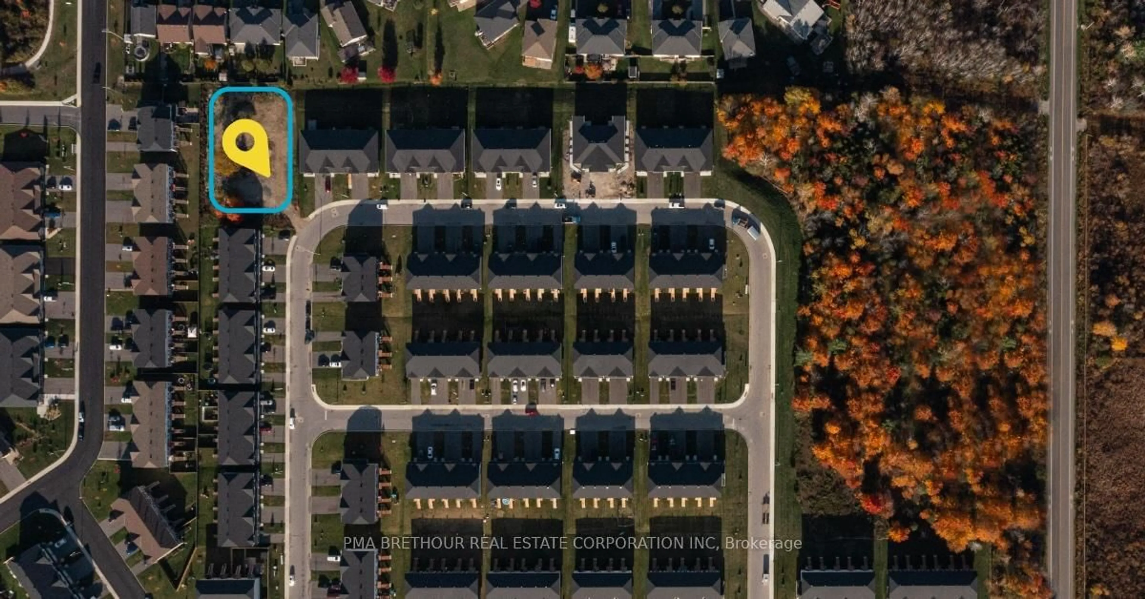 A pic from outside/outdoor area/front of a property/back of a property/a pic from drone, street for 52 Whitcomb Cres, Smiths Falls Ontario K7A 0C2