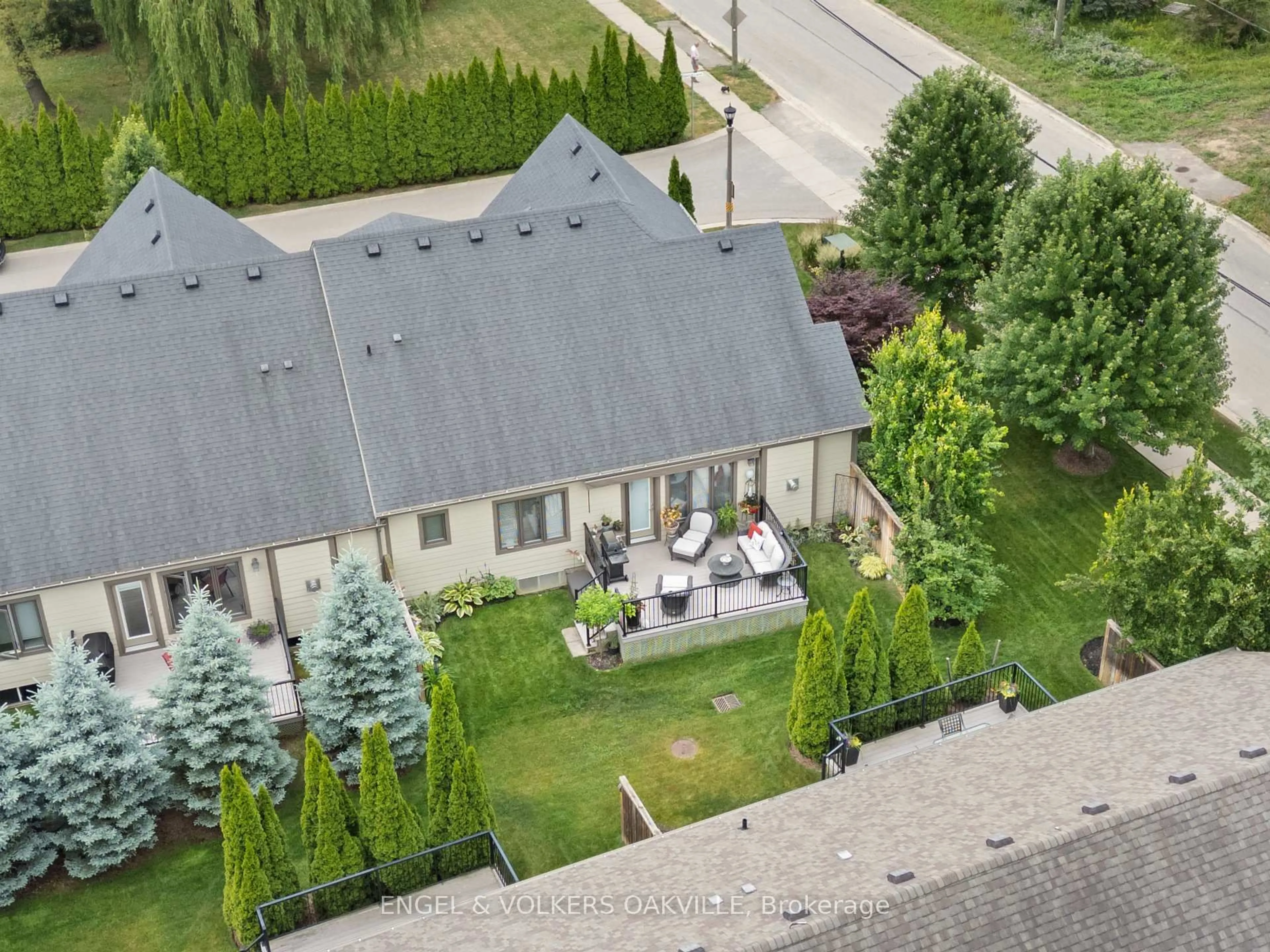 A pic from outside/outdoor area/front of a property/back of a property/a pic from drone, street for 2 Sawmill Lane, Niagara-on-the-Lake Ontario L0S 1J1