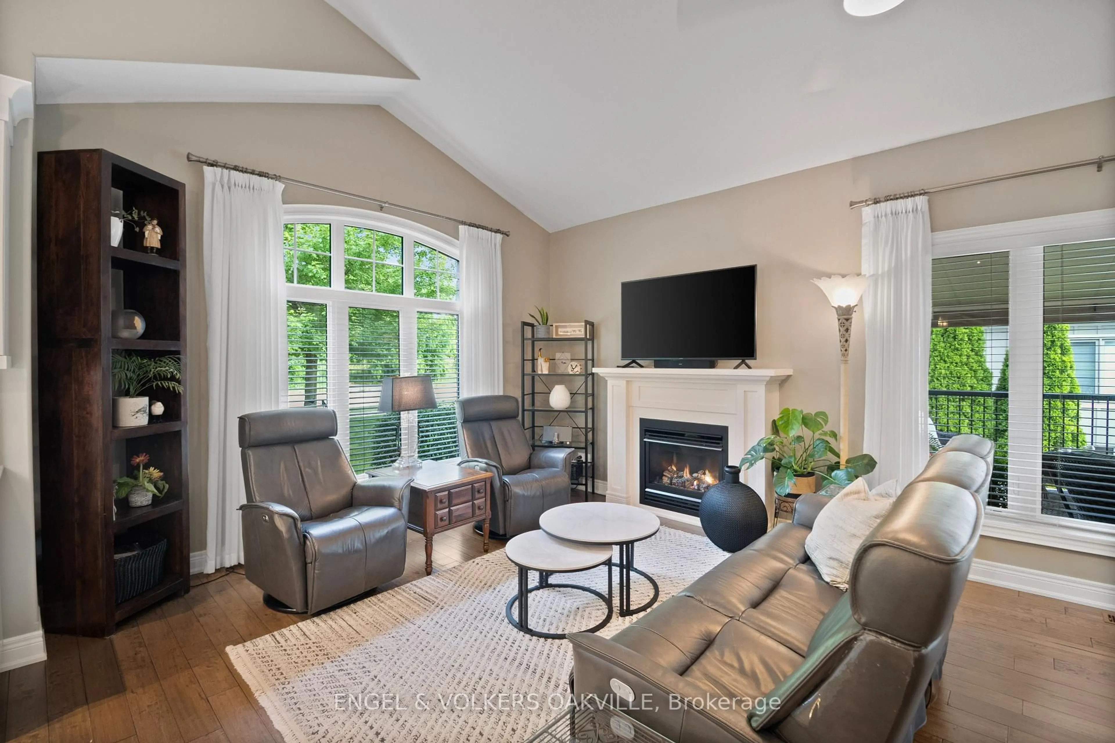 Living room with furniture, unknown for 2 Sawmill Lane, Niagara-on-the-Lake Ontario L0S 1J1