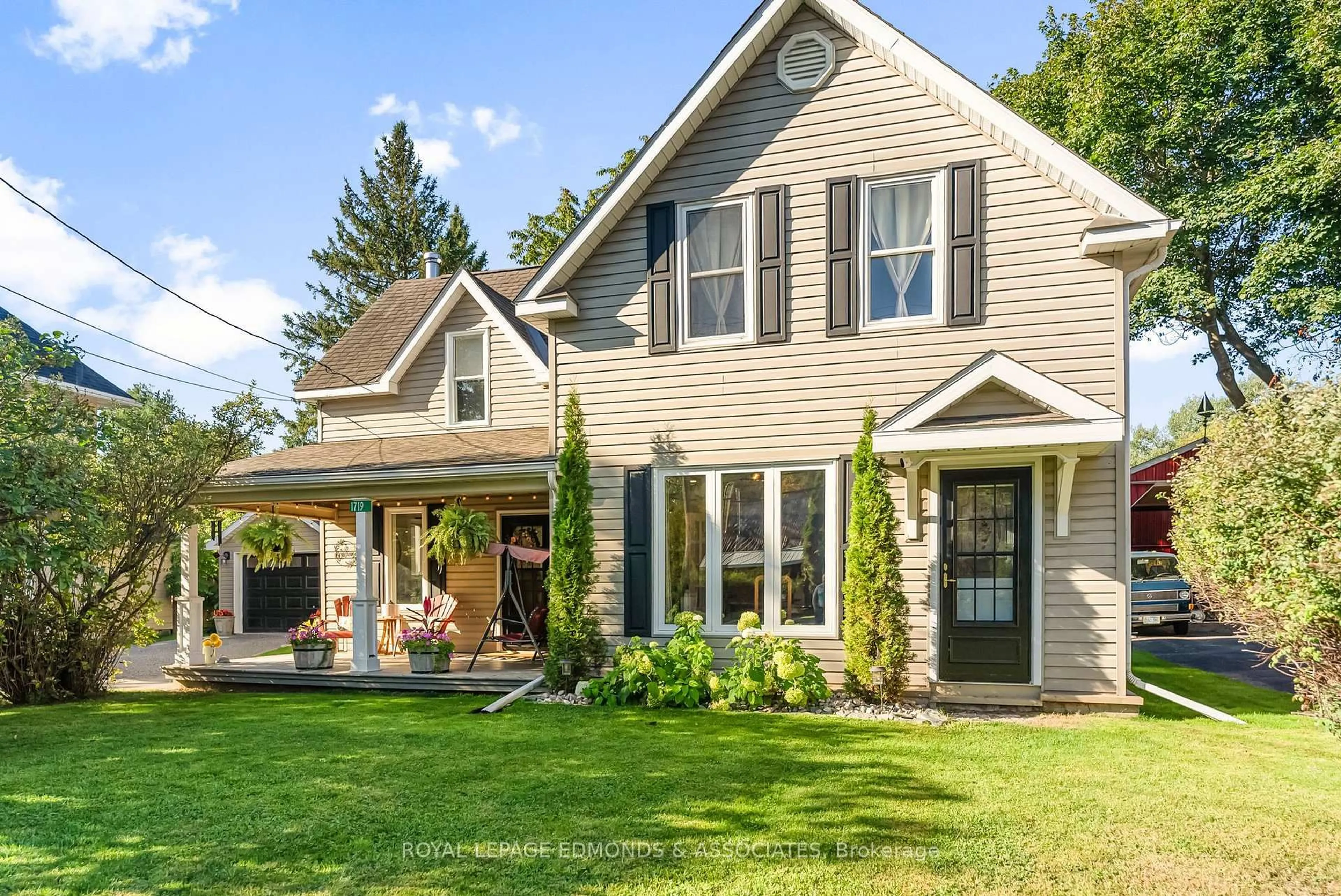 Home with vinyl exterior material, street for 1719 Beachburg Rd, Beachburg Ontario K0J 1C0