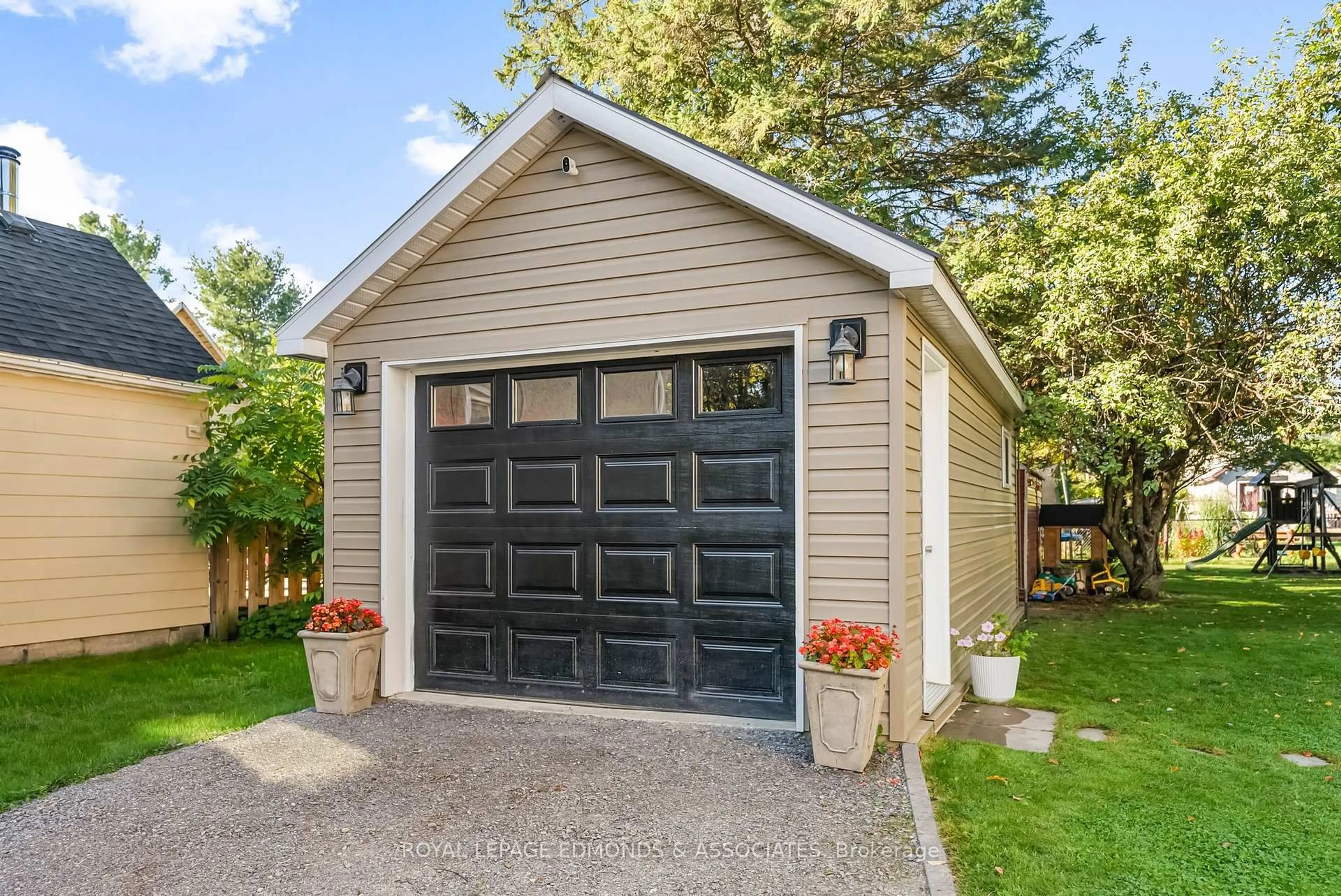 Indoor garage for 1719 Beachburg Rd, Beachburg Ontario K0J 1C0