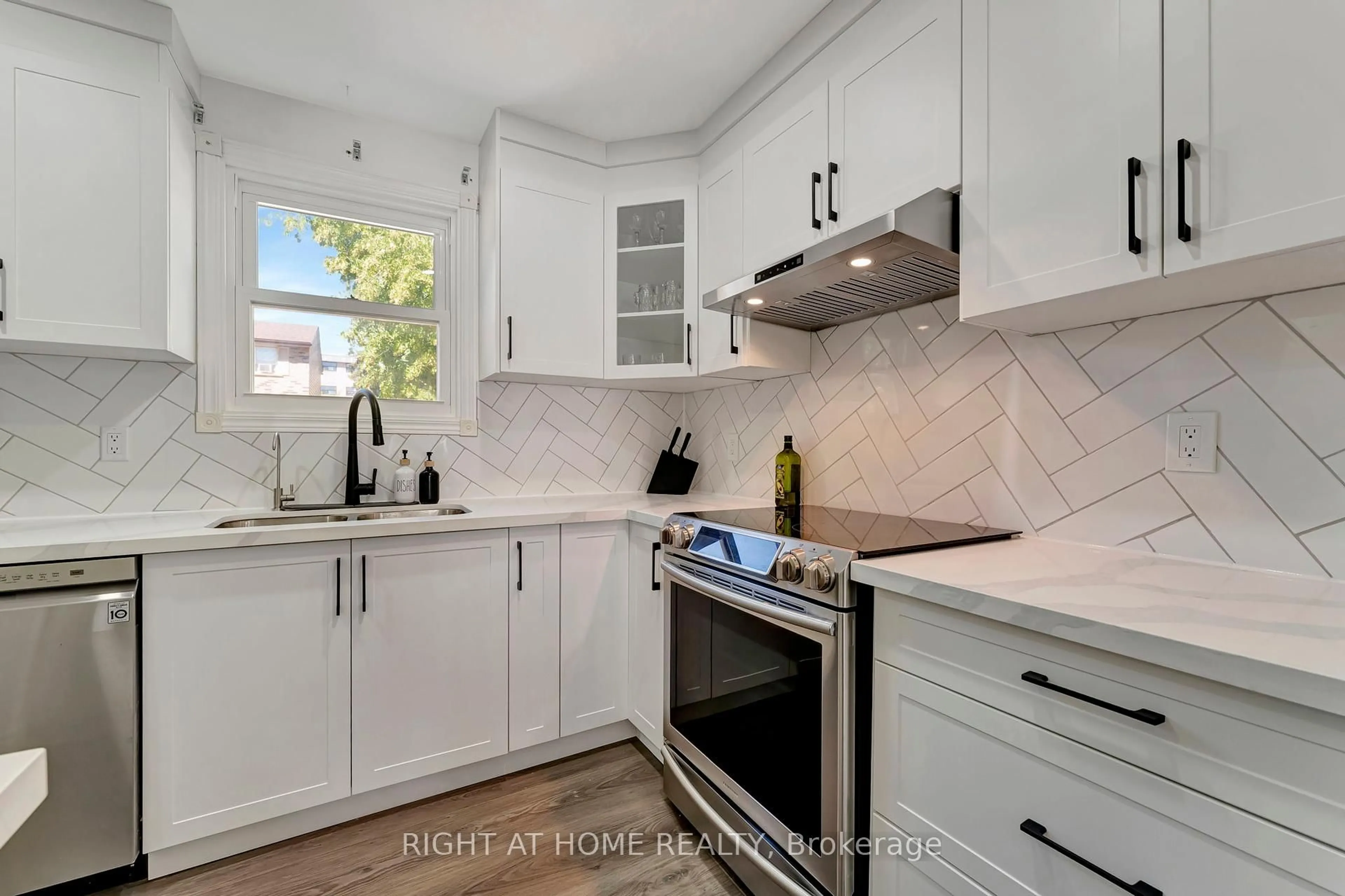Open concept kitchen, ceramic/tile floor for 175 Cedar St #37, Cambridge Ontario N1S 4X9