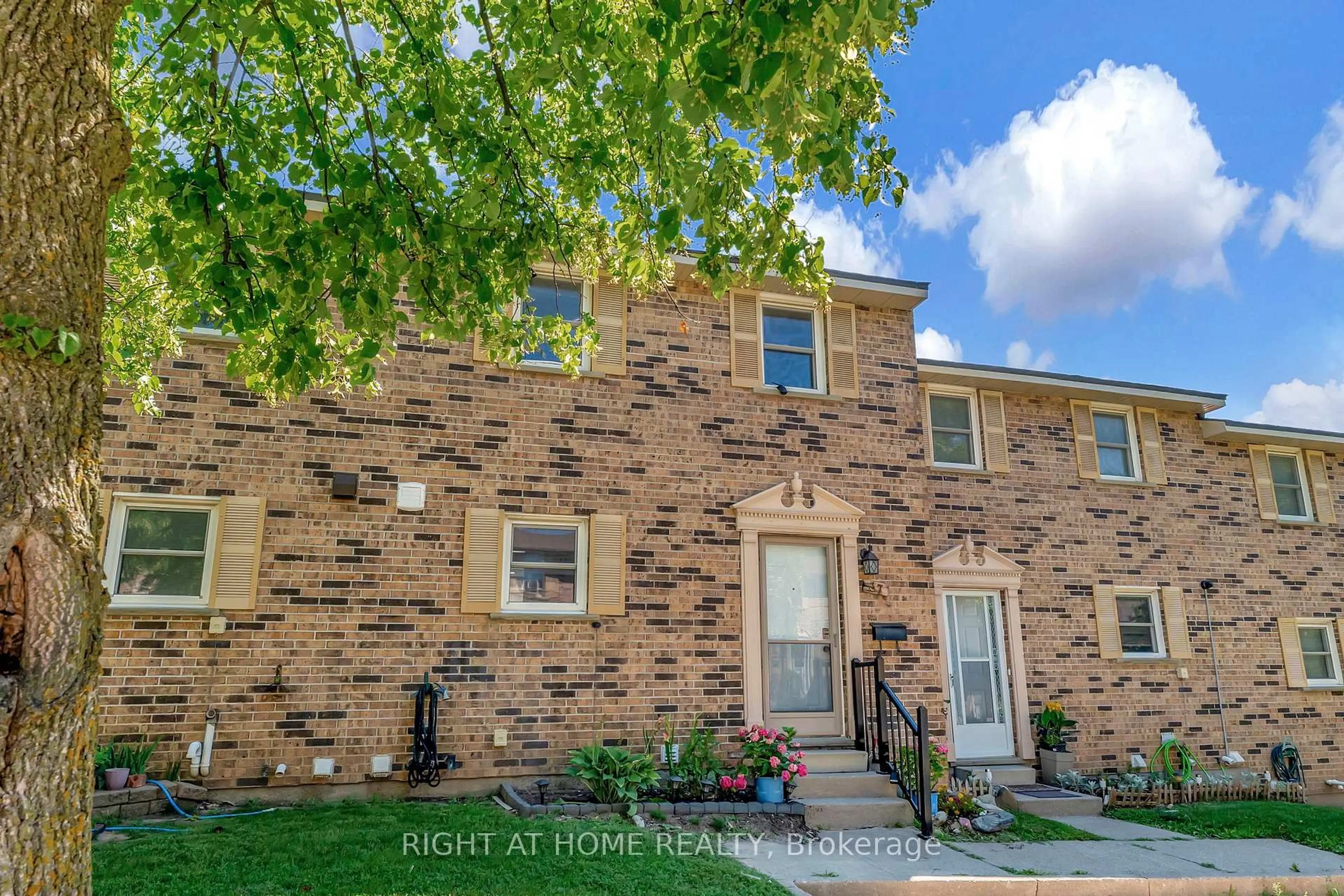 Home with brick exterior material, street for 175 Cedar St #37, Cambridge Ontario N1S 4X9